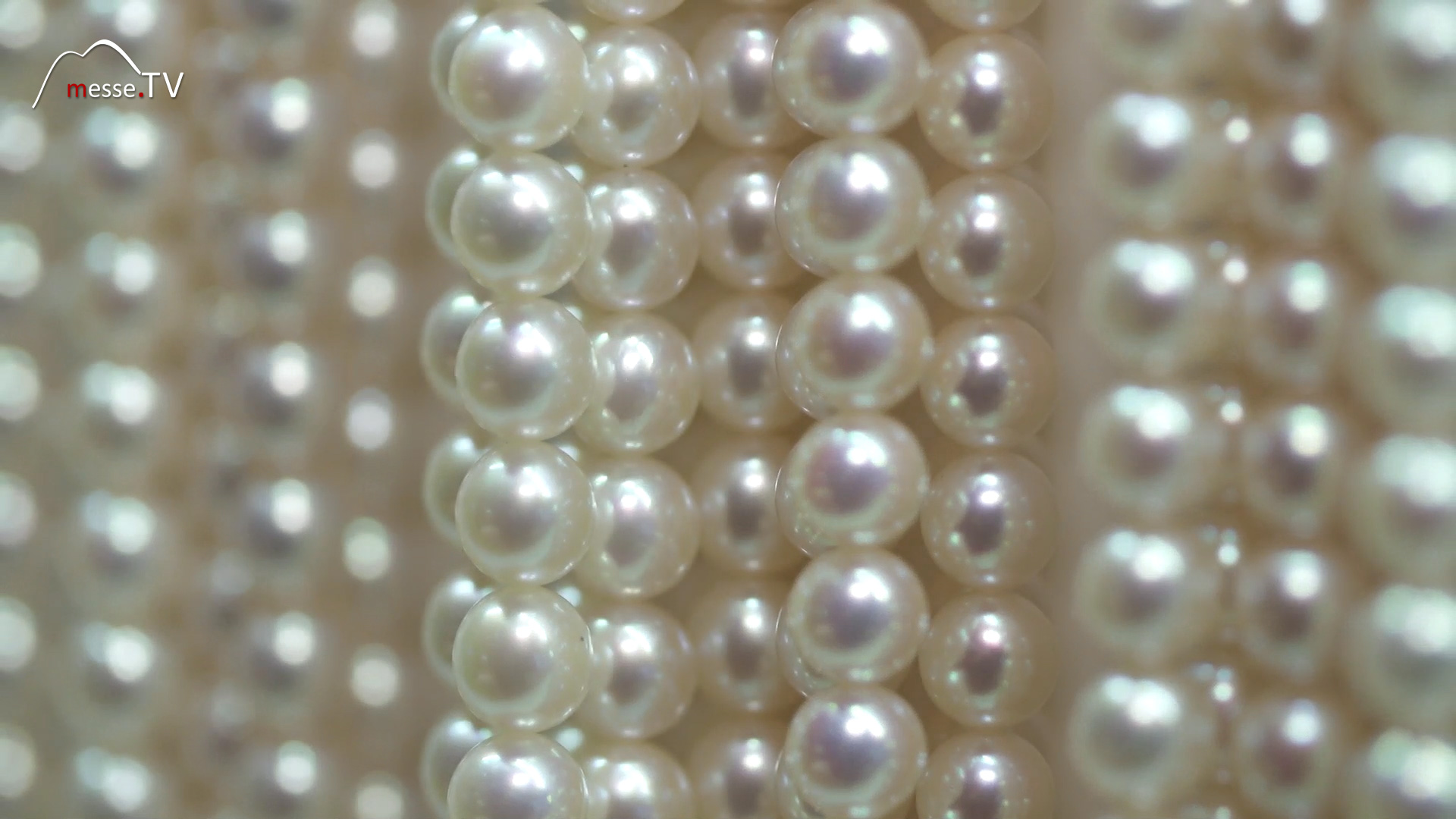 Schoeffel Perlen Perlenstrang weiss creme lachsfarben Inhorgenta 2016