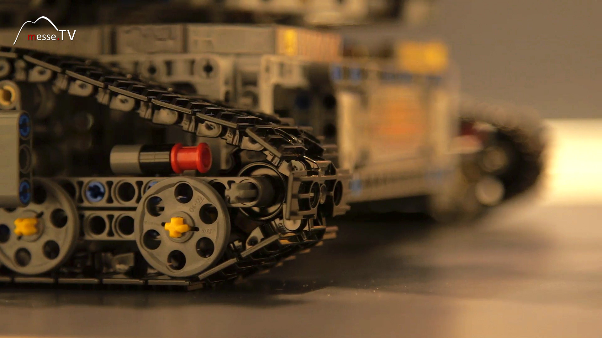 Bagger mit Panzerkette von Lego