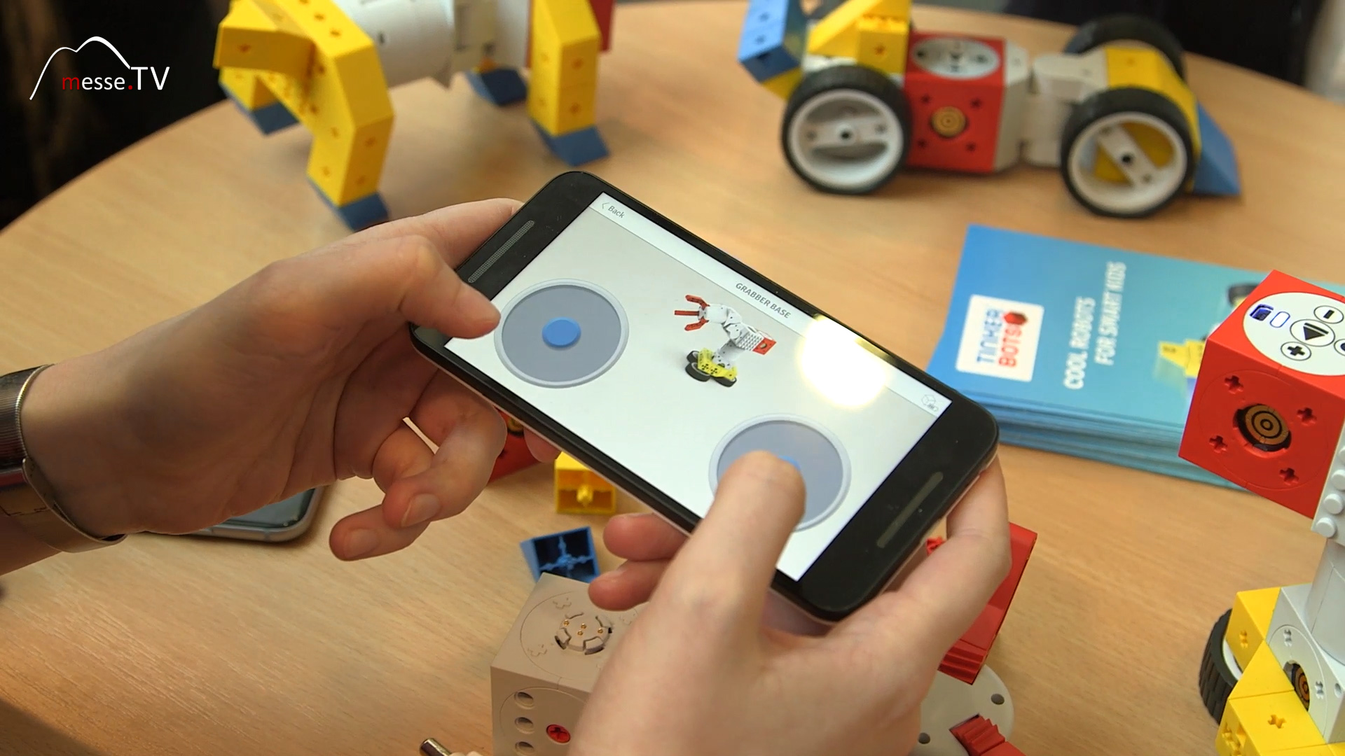 Robotic Baukasten Smartphone Tinkerbots Spielwarenmesse Nuernberg