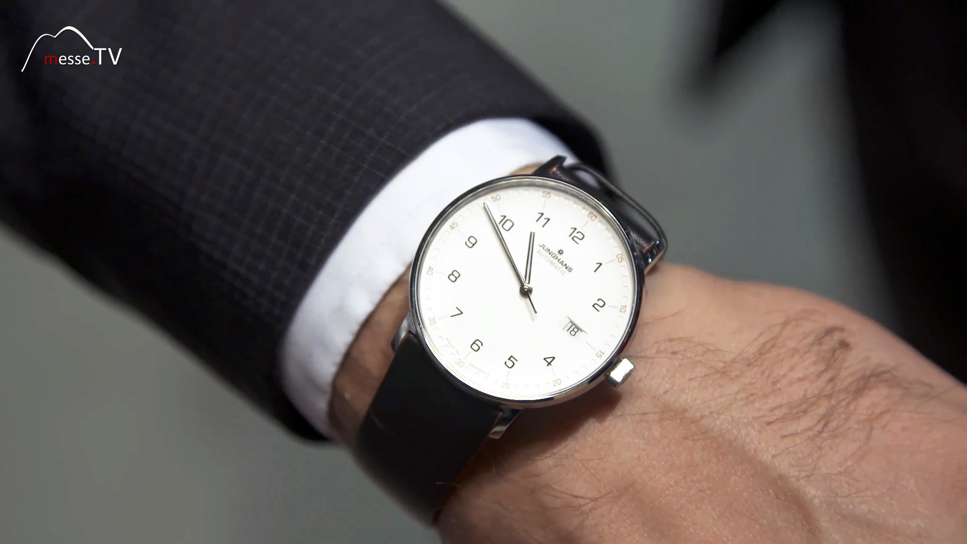 Uhr Designlinie Form Junghans