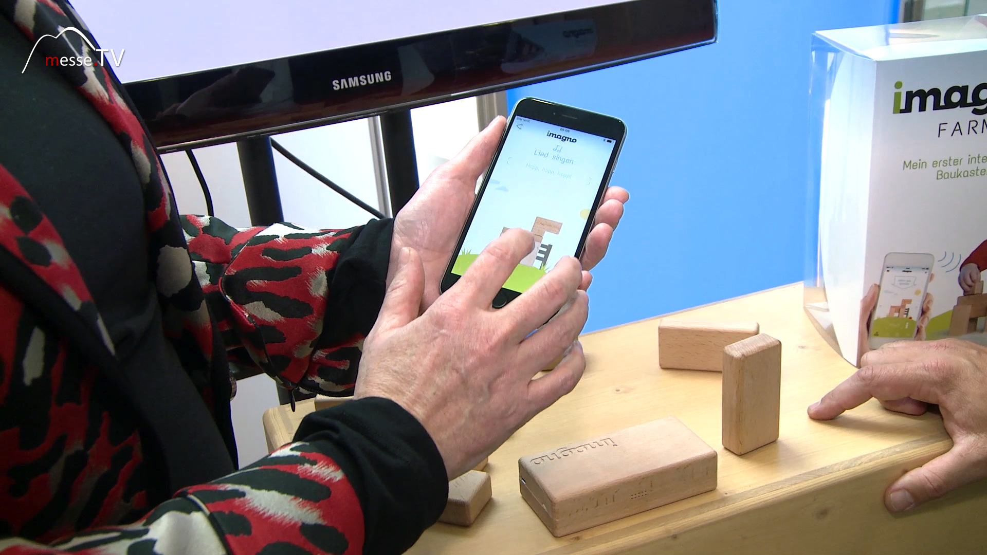 Bausteine Holz Spielfigur Smartphone Imagno