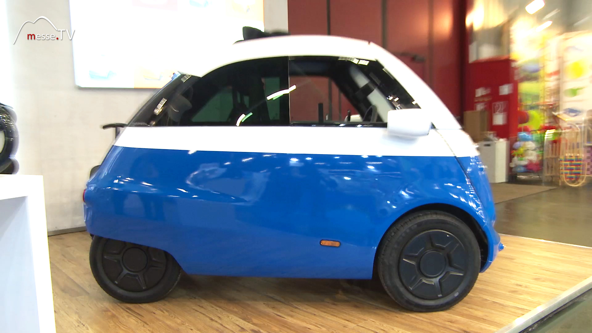 Elektroauto Knutschkugel blau emissionsfrei Microlino