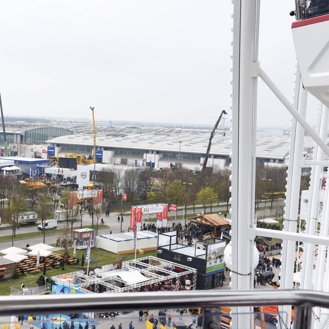 Blick ueber Muenchener Messehallen bauma 2019