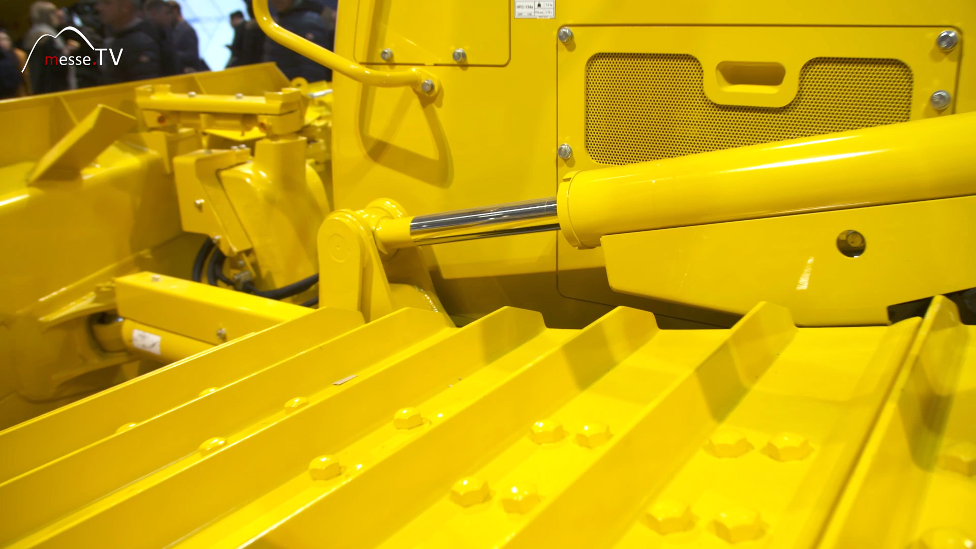 KOMATSU Planierraupe D61PXi 24 Raupentraeger Detail bauma 2019