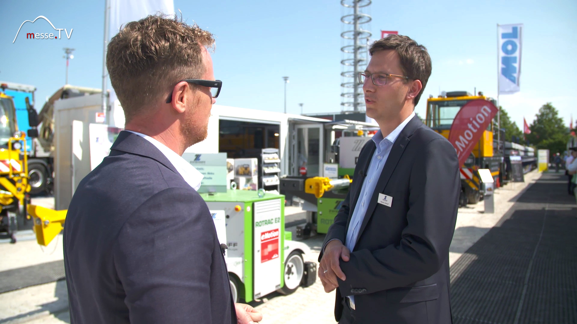 ZWIEHOFF Zweiwege Fahrzeuge Interview Freigelaende Messe Muenchen.jpg