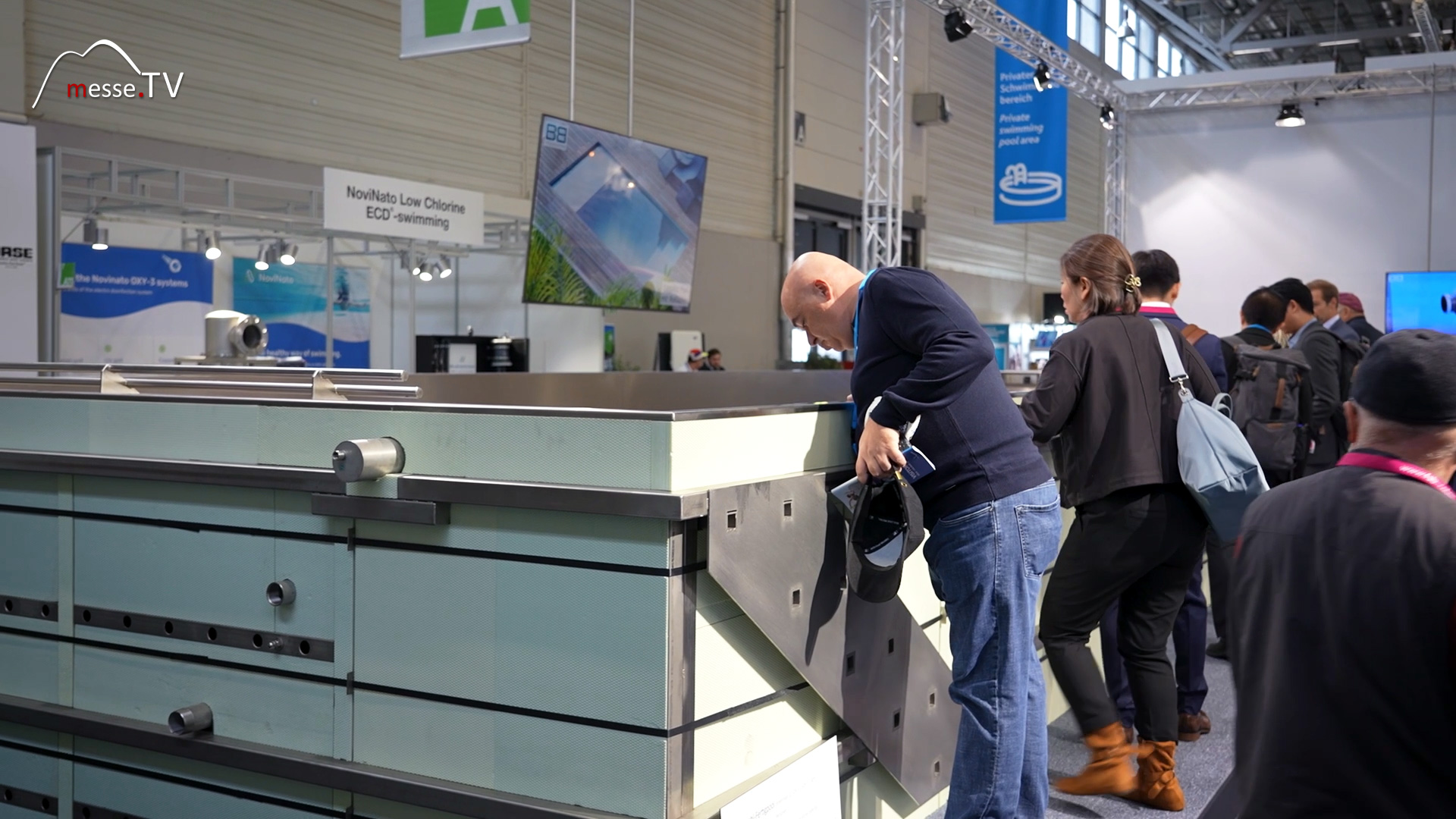 Edelstahlpool am Messestand BB Poolsystems aquanale Koelnmesse