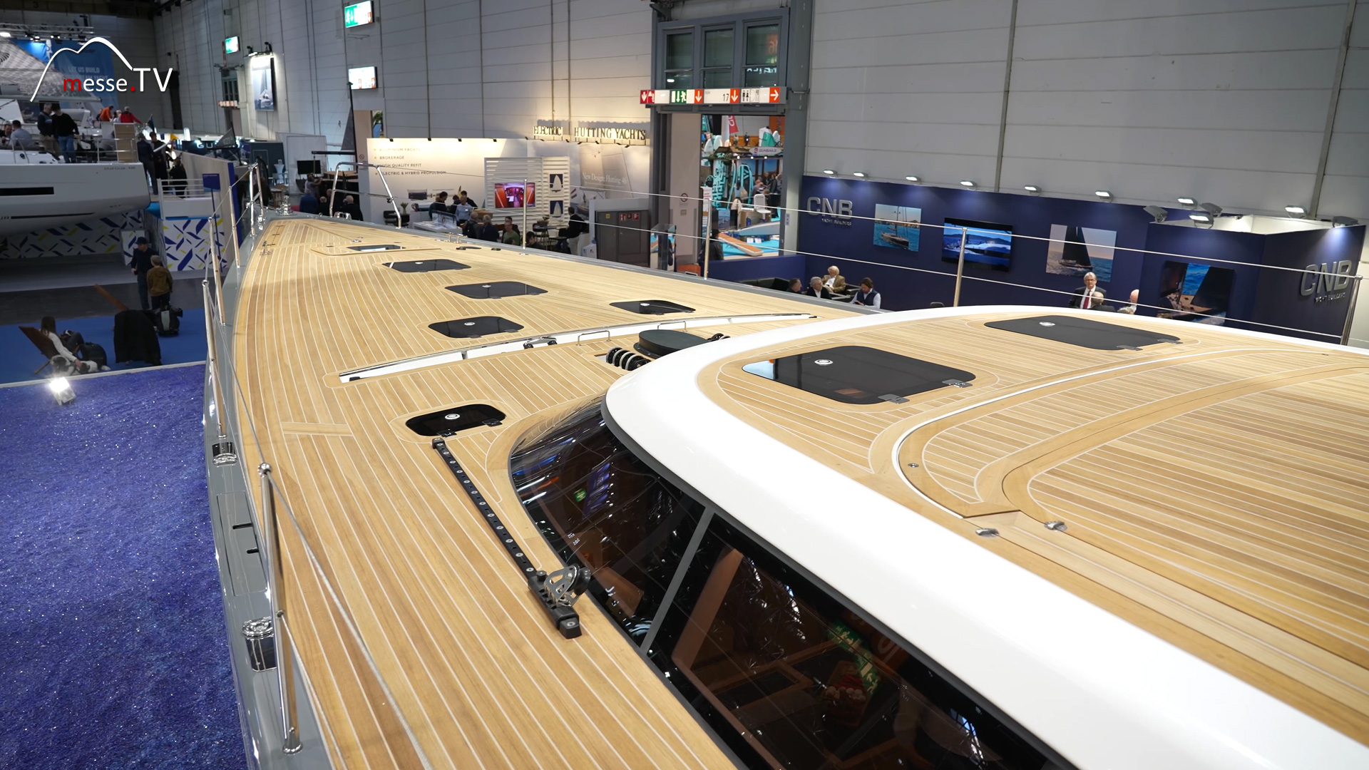 Solaris Yacht Deck breit aufgeräumt