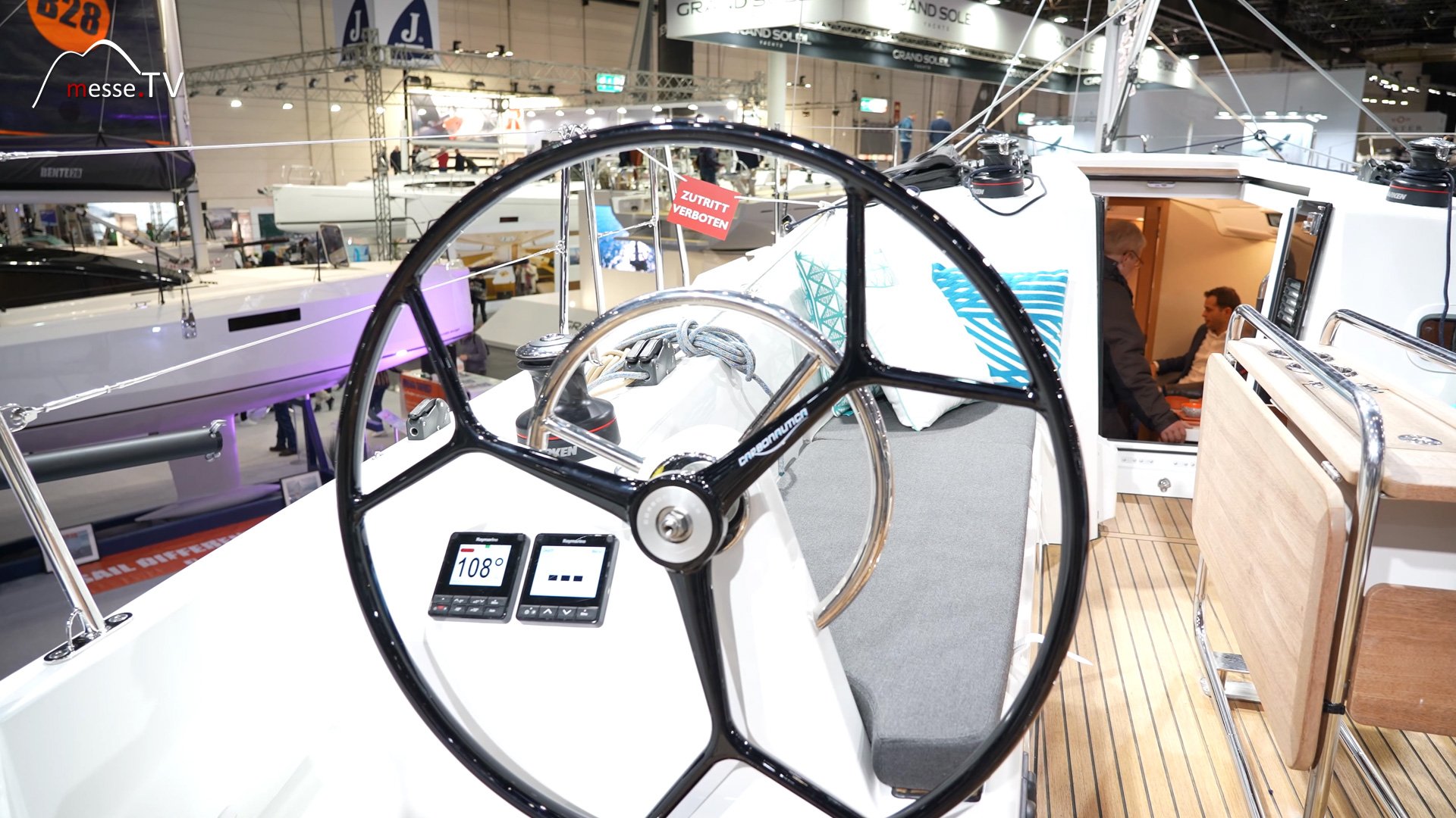 Sun Odyssey 350 ganz neuer Rumpf Plattform Cockpit