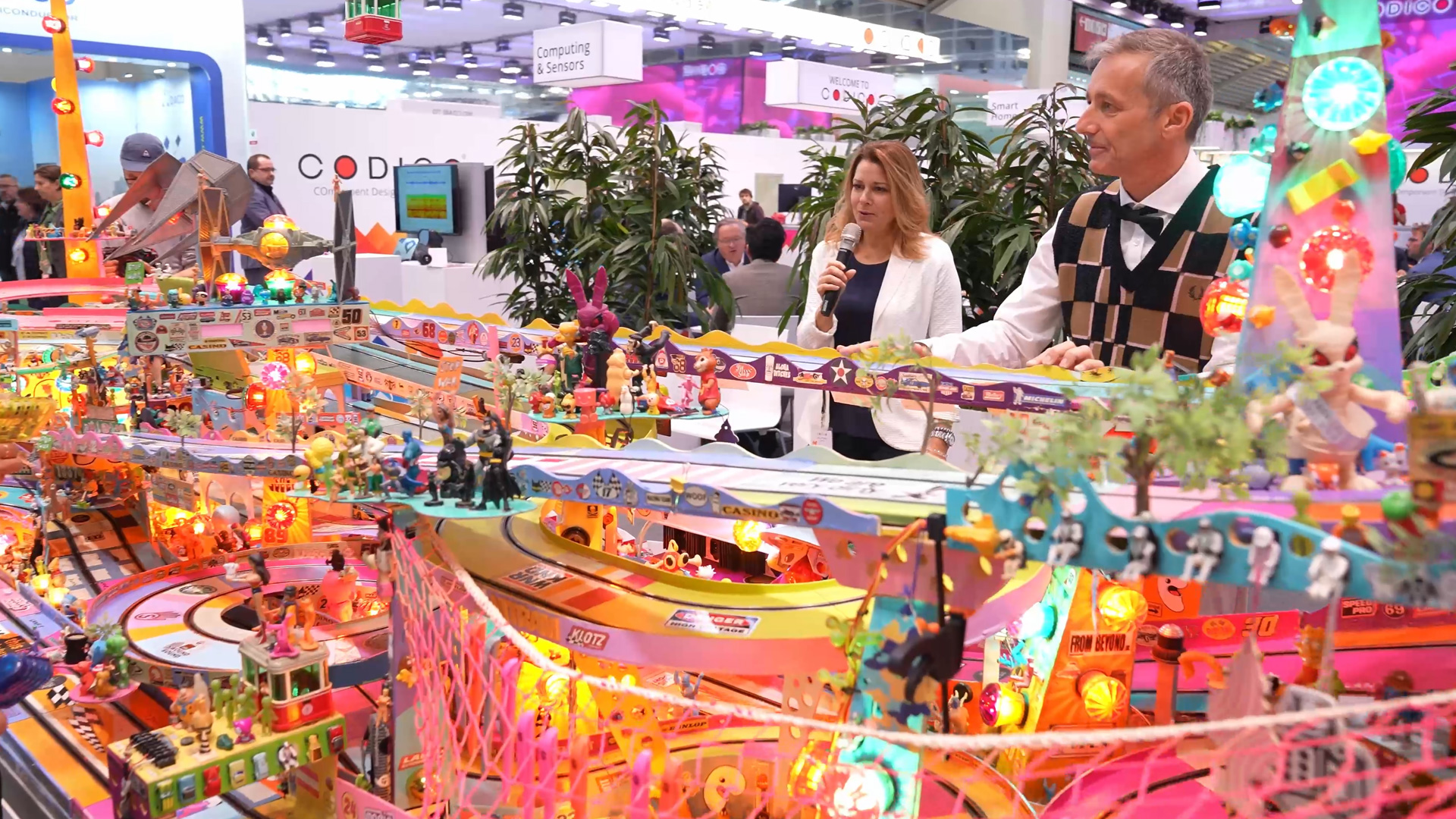 Kunst trifft Technik Kunstinstallation Martin Markeli Wien CODICO electronica 2024