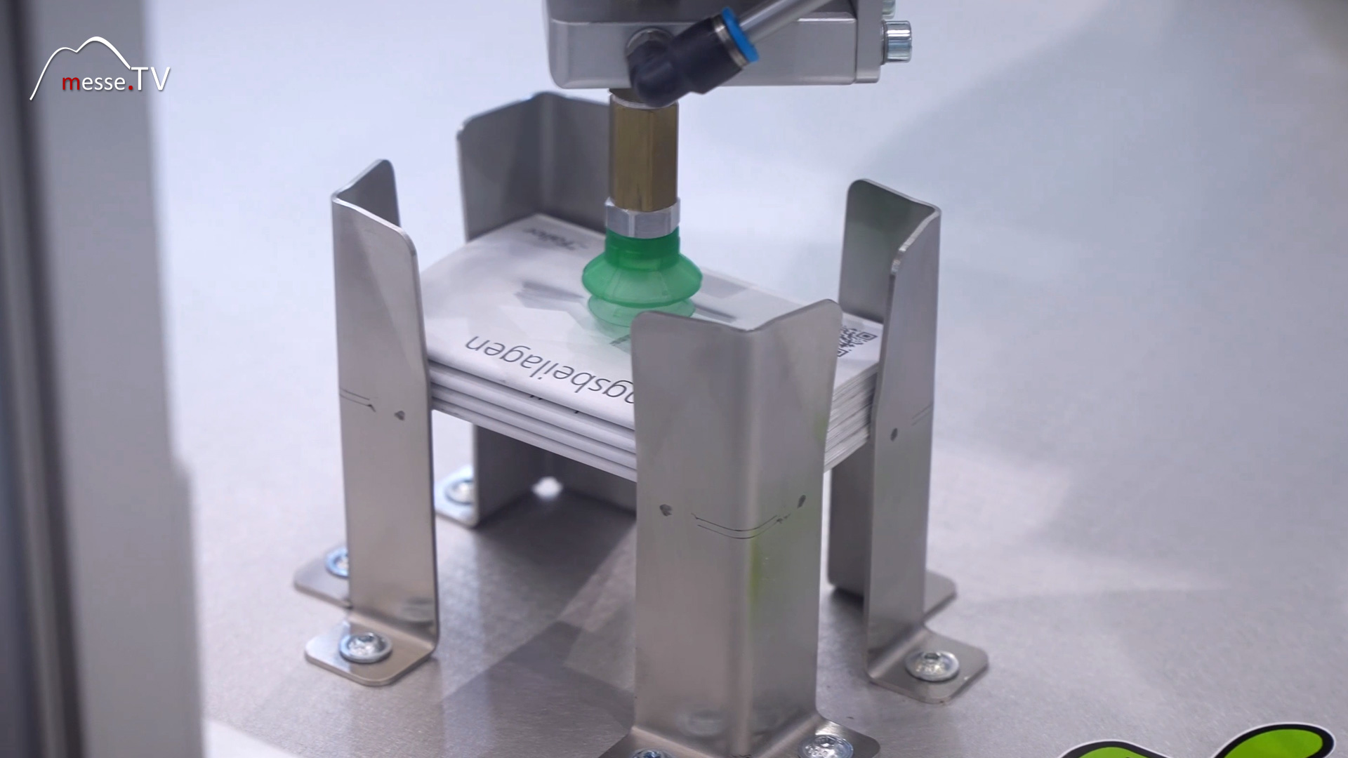 Reibanleger vereinzelt und sortiert flache Produkte Automatisierung Robotik Koera Packmat
