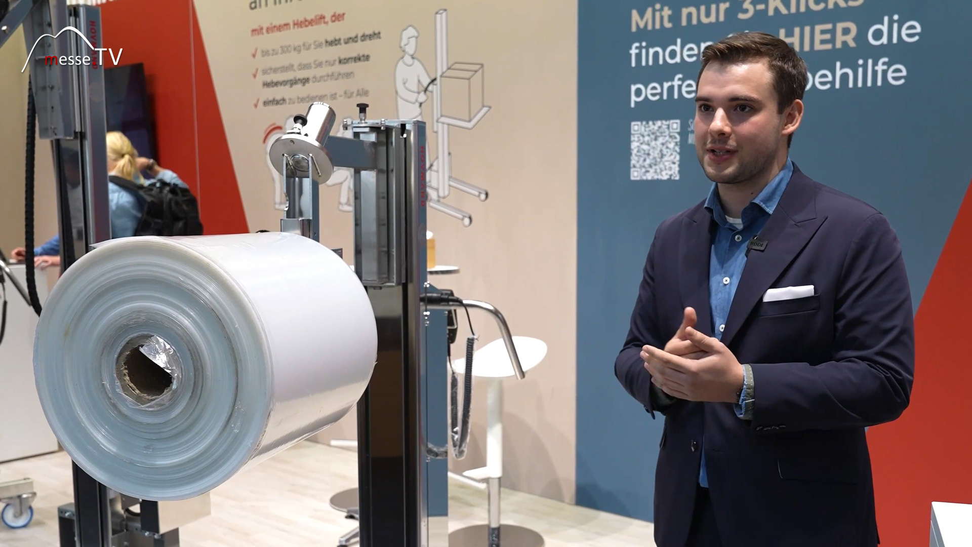 Ruecken bei schweren Hebearbeiten in der Produktion schonen Effizienz Arbeitsgesundheit Hovmand Marvin Krager Fachpack 2024