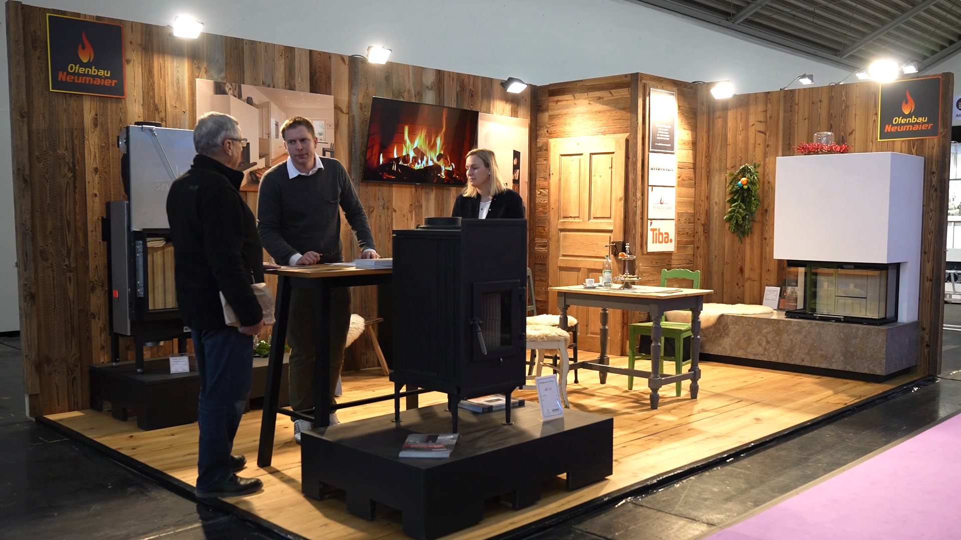 Maßgeschneiderte Ofenmontage Messestand Ofenbau Neumaier Handwerksmesse München 2024