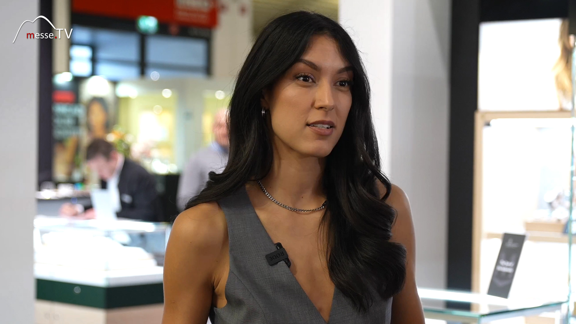 Rebecca Mir Moderatorin Model Interview MesseTV