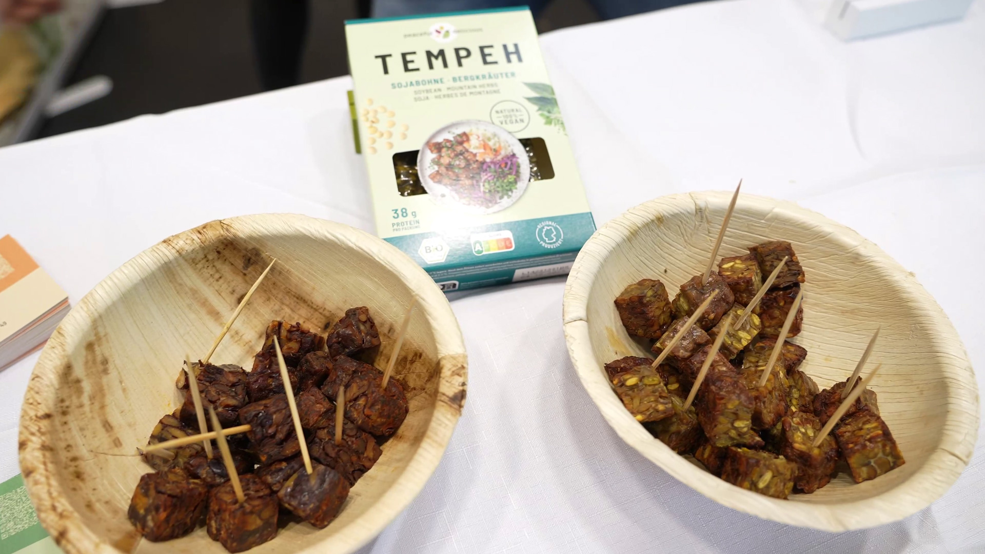 Tempeh Sojabohne Bergkraeuter vegan Peaceful Delicious
