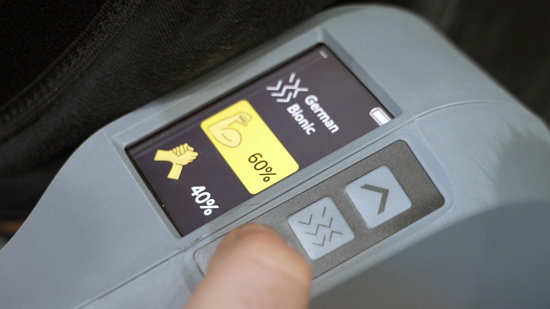 Muskelunterstützung bei Exia Exoskelett einstellen German Bionic