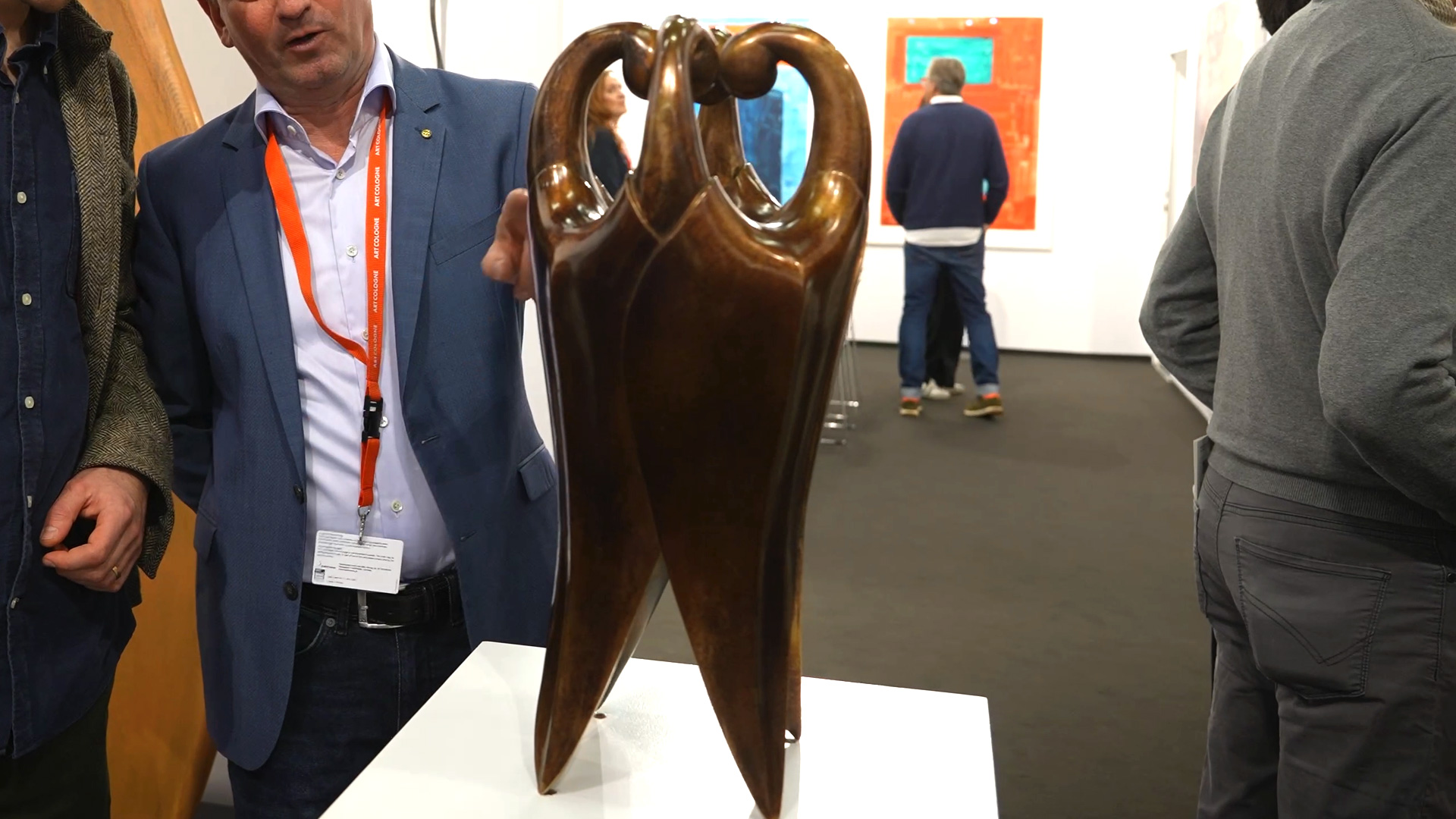 Galerie Löhrl Bronze Akelei figurative Struktur