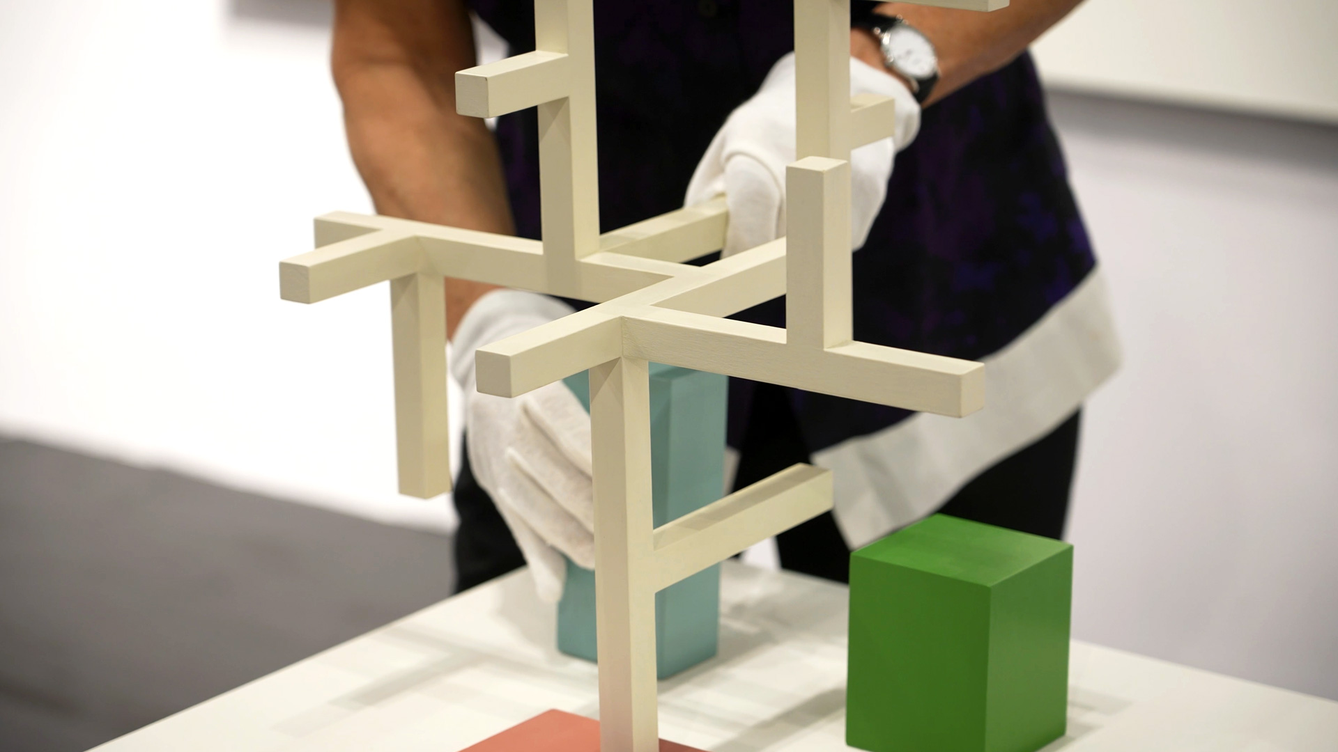 Galerie Slewe Kunstskulptur mit spielerischen Kombinationsmöglichkeiten