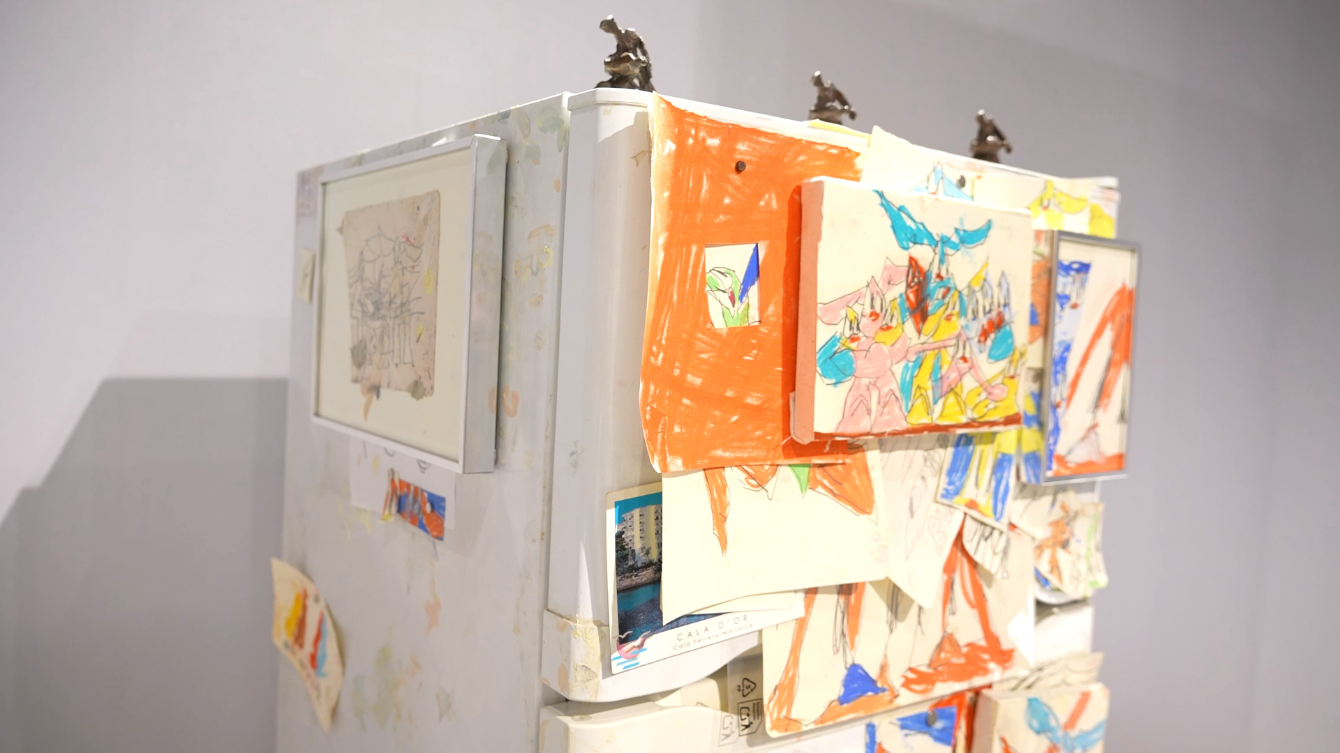 LA BIBI REUS Kunstskulptur foerdert offenen kreativen Dialog