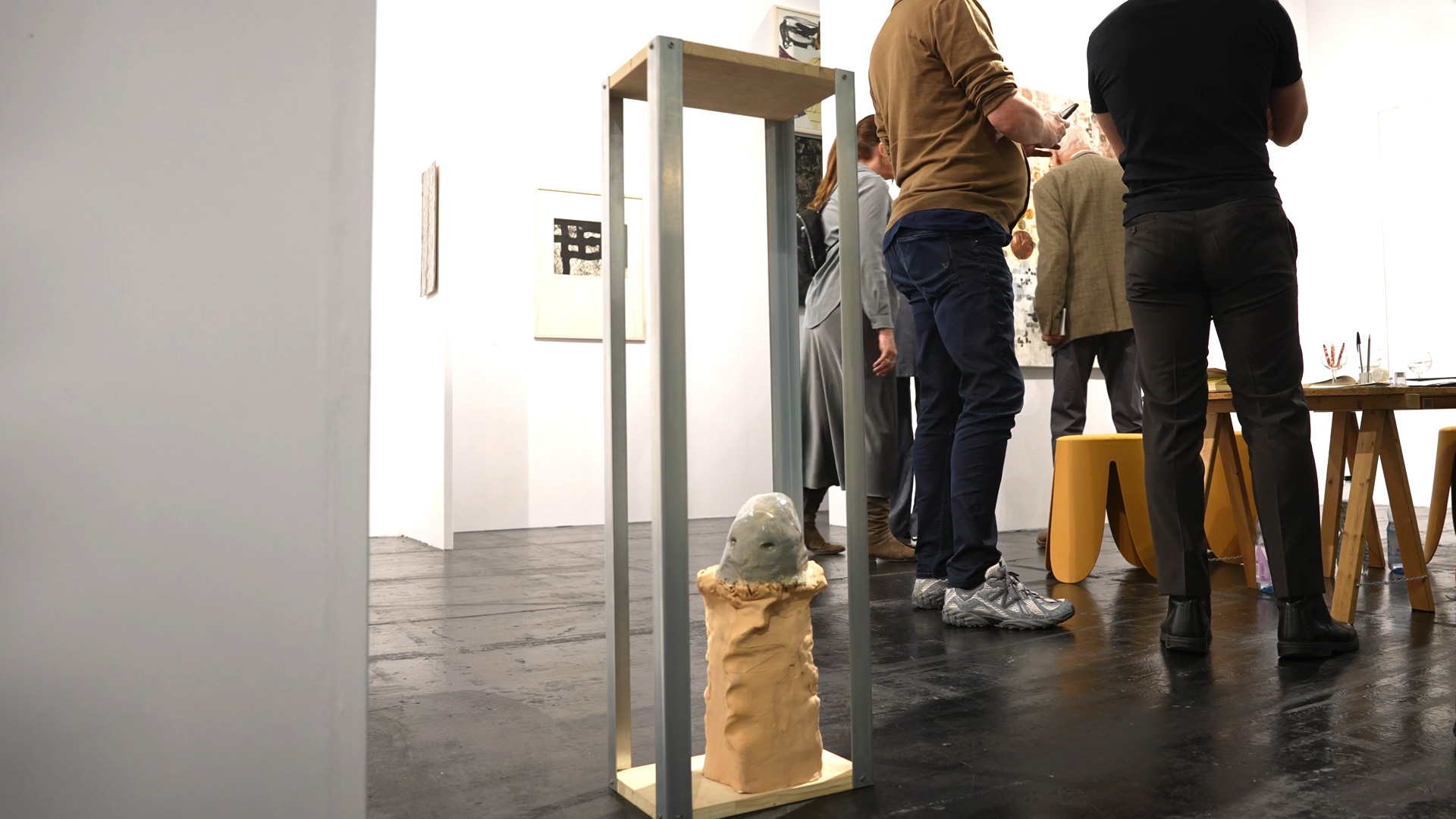 Skulptur Businessman bodenstaendige Kunst Mahdad Alizadeh