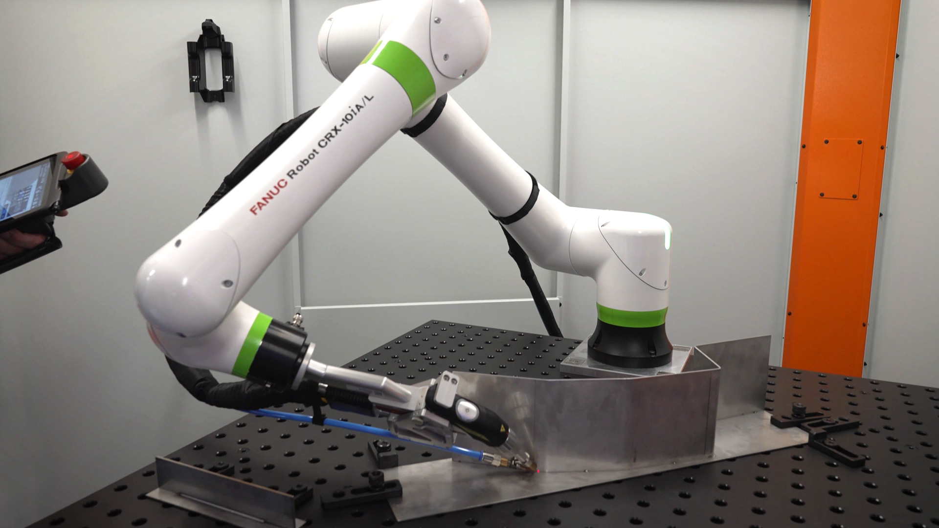 Guttroff Laserschweisszellen mit Cobot