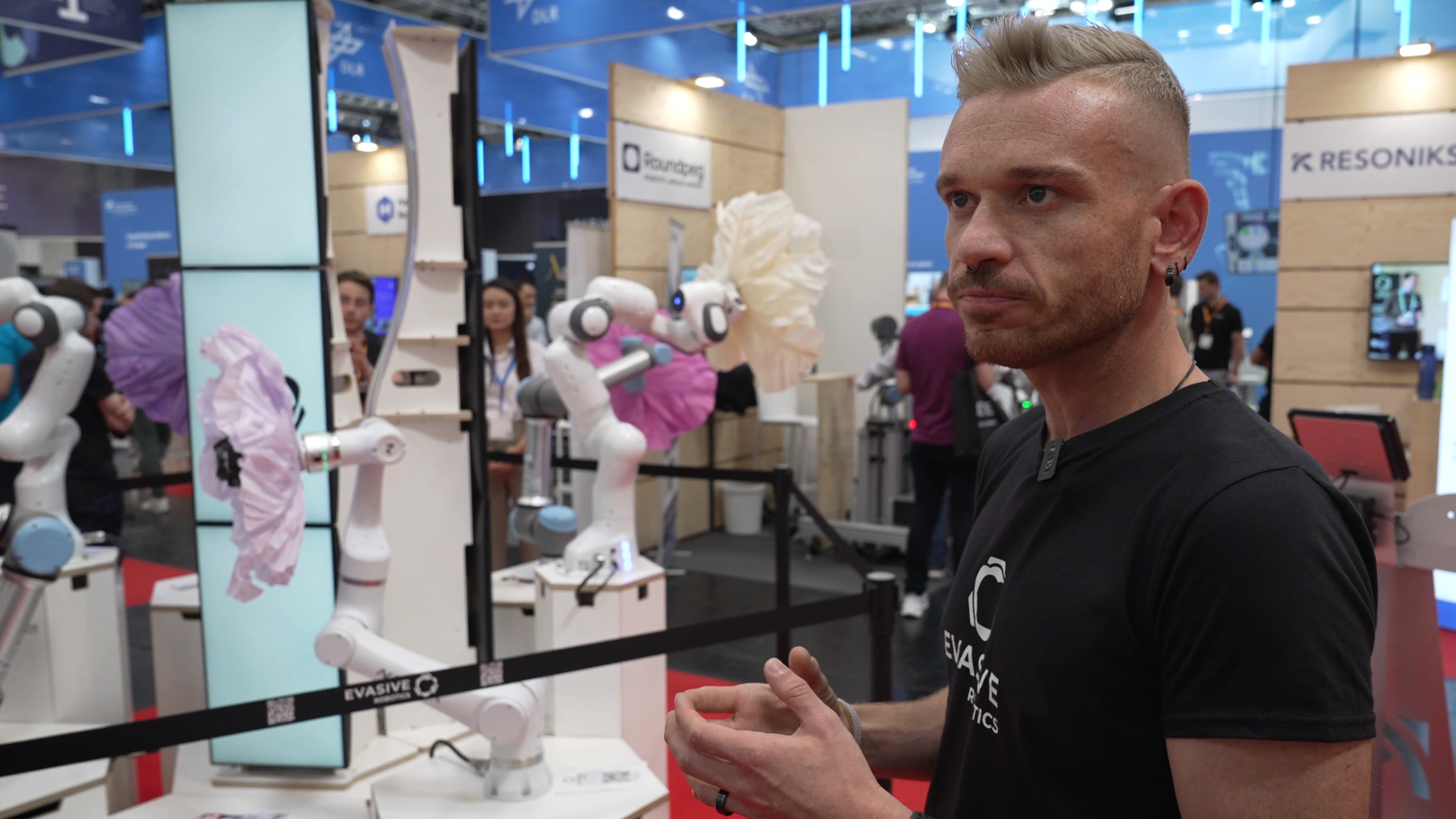 Interview innovative Steuerung von Robotern auf engstem Raum Evasive automatica 2025
