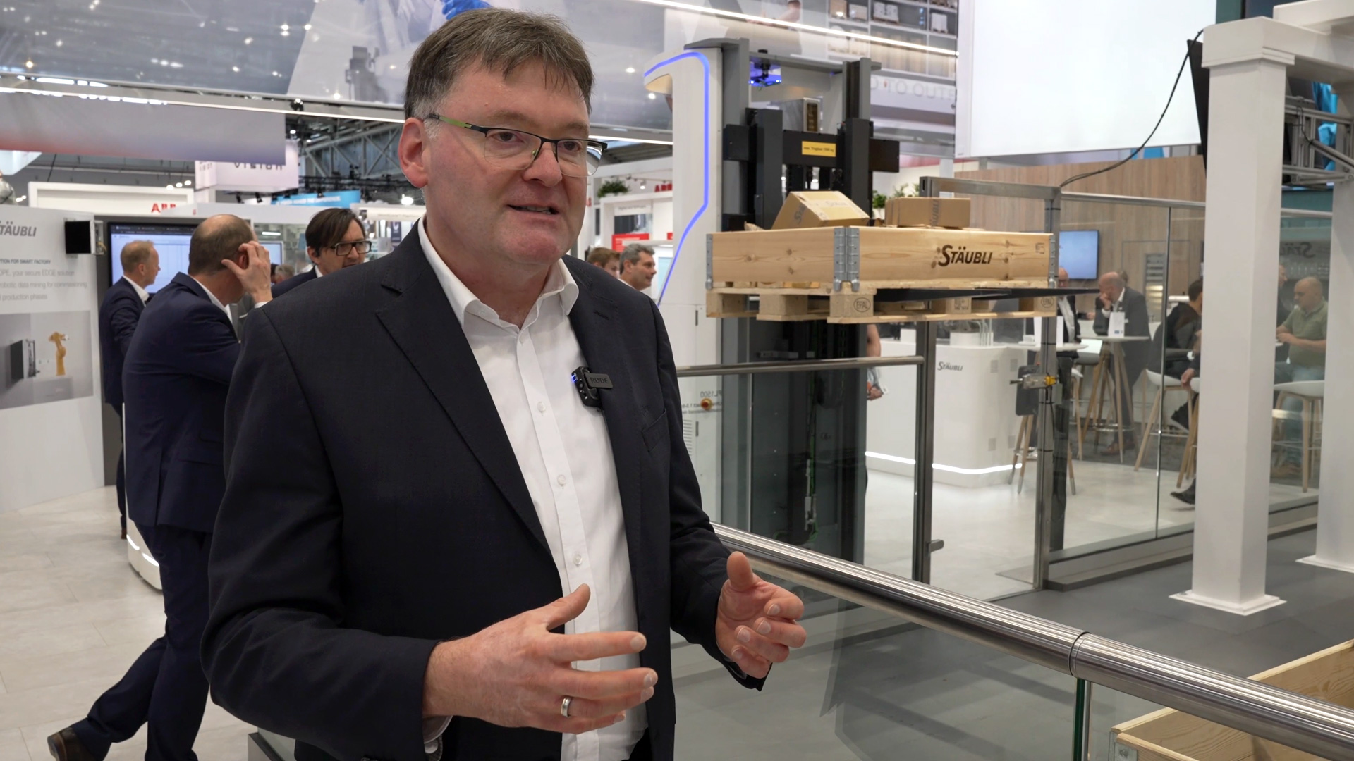Interview zu mobiler Robotik und KI fuer Logistik und Intralogistik Guenter Heinendirk automatica Muenchen