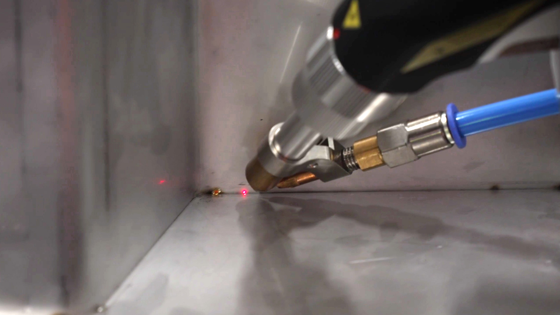 Laserschweisszellen mit Cobot und Sicherheitskonzept BWG Guttroff