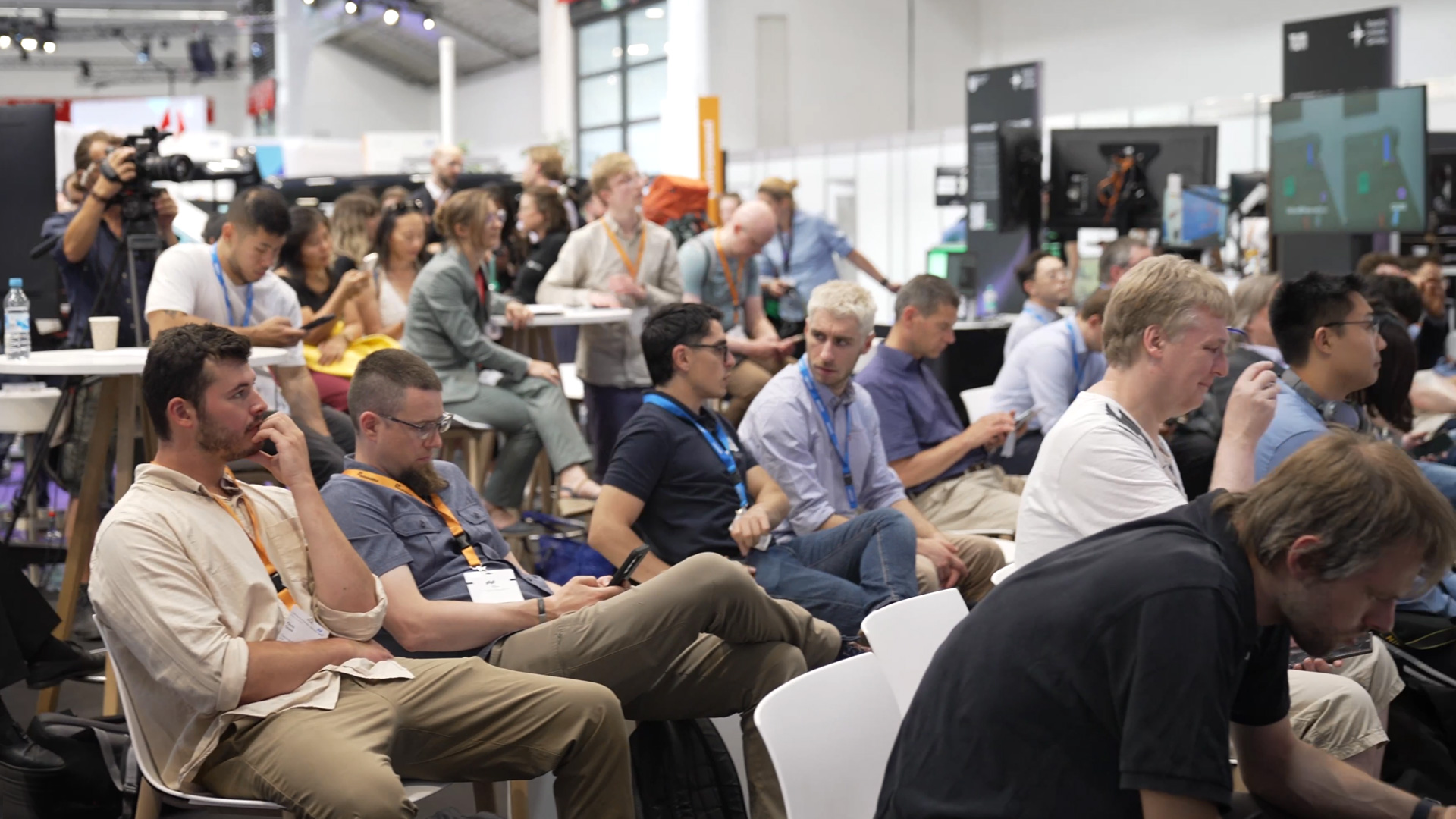 Publikum bei Robotics Institute Germany Podiumsdiskussion