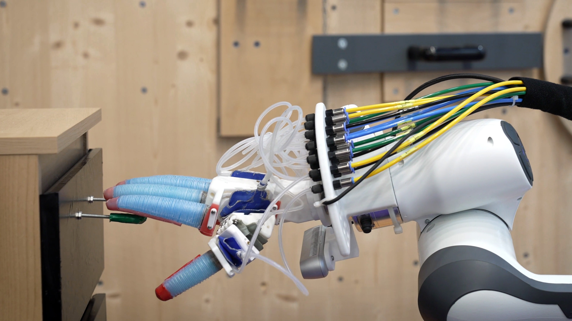 Roboter der TU Berlin lernt flexibel zu handeln
