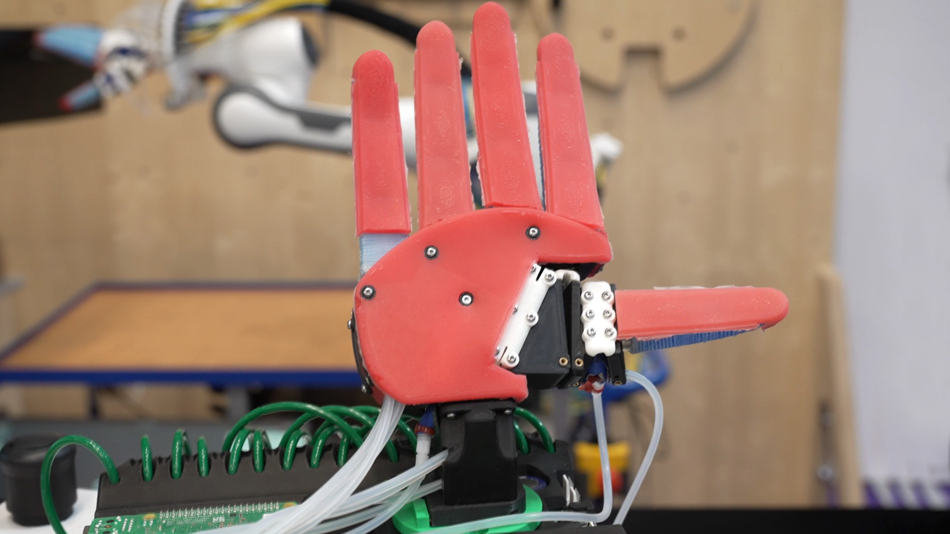 Roboter die anhand von Regeln spontan reagieren statt millionenfacher Trainingsdaten Technische Universitaet Berlin