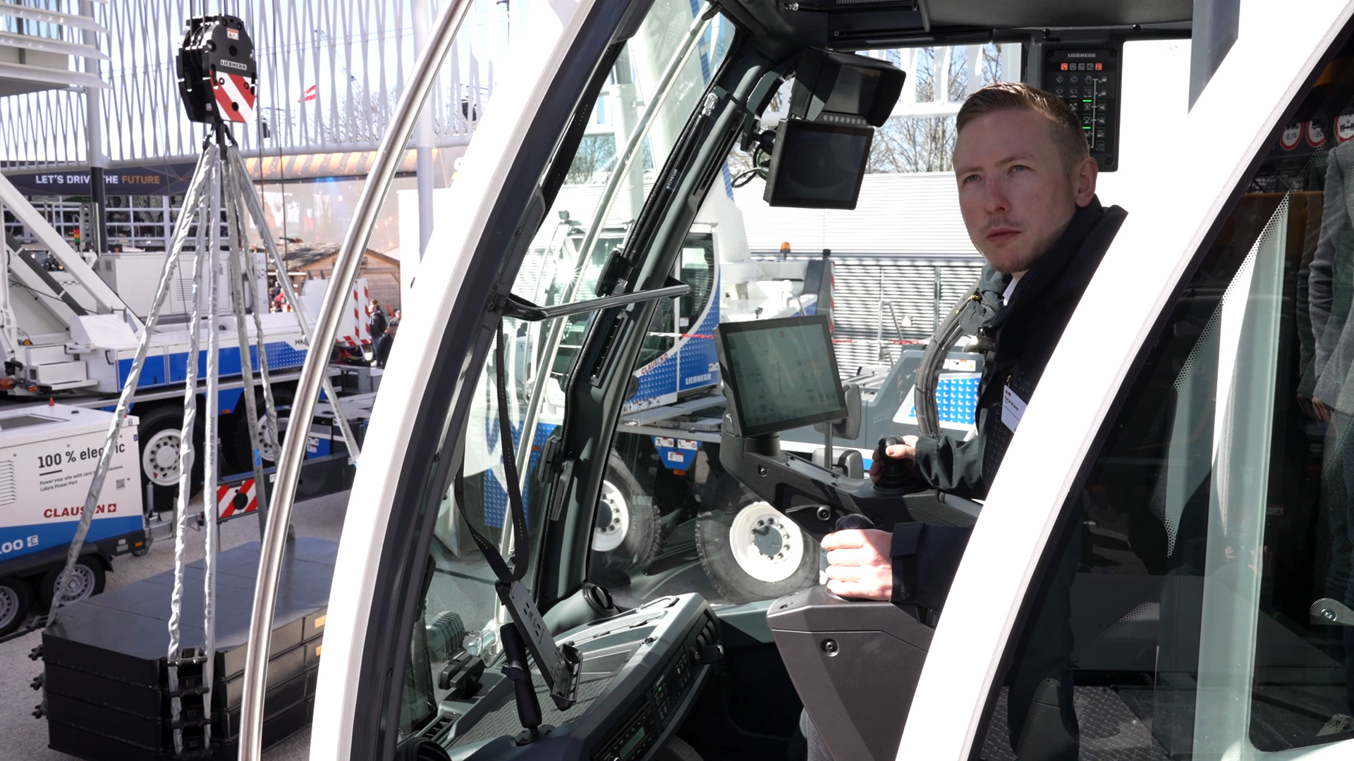 Demonstration MK 120 5 1 E Mobilkran Liebherr bauma 2025