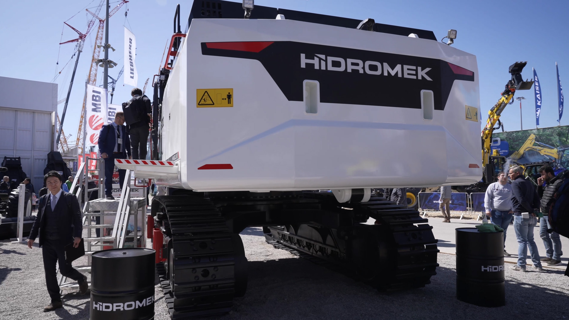 Heckseite HMK 800 LCHD Raupenbagger