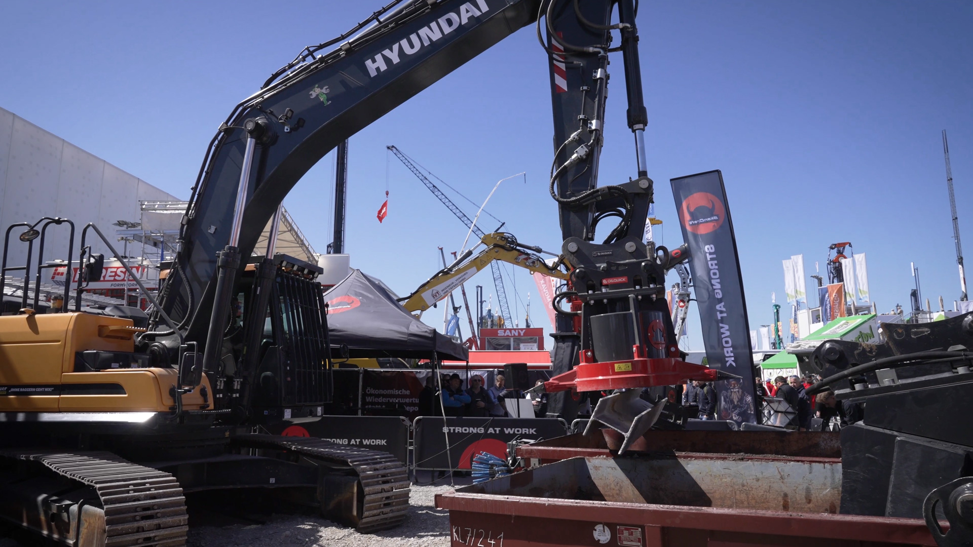 Hydraulischer Magnet optimale Loesung fuer Recyclingbaustellen mit Metallteilen