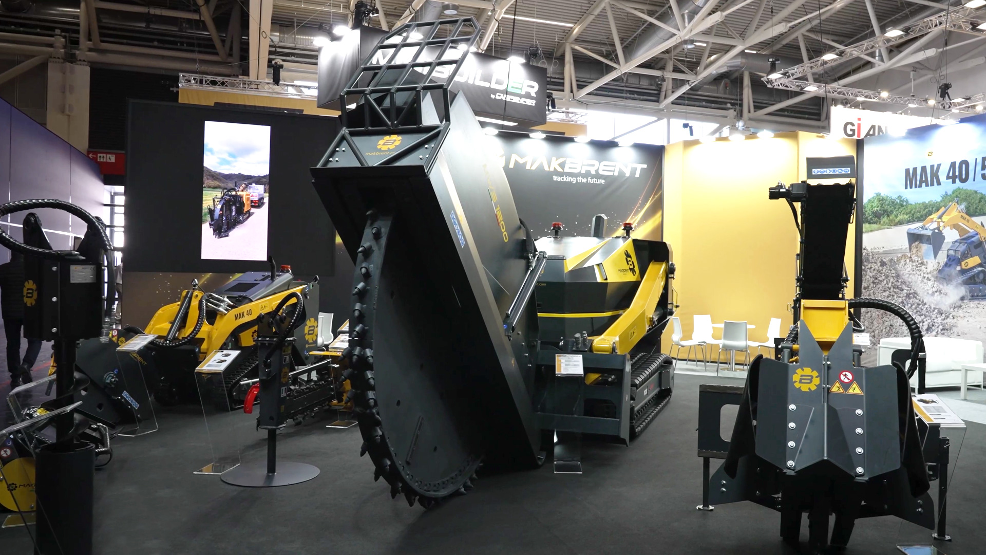 MakBrent MWS 1200 modulare Baumaschine fernsteuerbar mit Werkzeugwechsel
