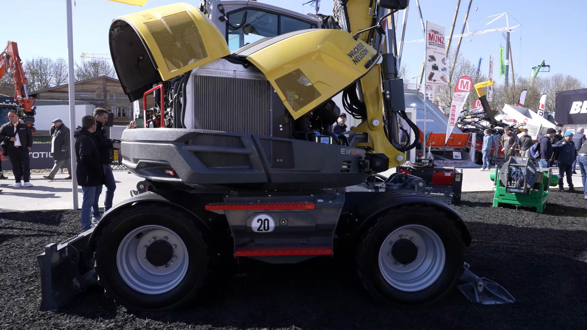 Wacker Neuson EW100 Mobilbagger echtes Universalgeraet fuer Baustellen