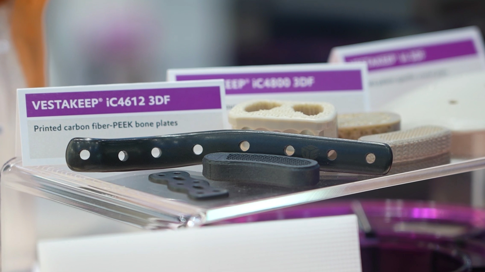 Material mit Kohlefaserverstärkung additive Verarbeitung Evonik PEEK