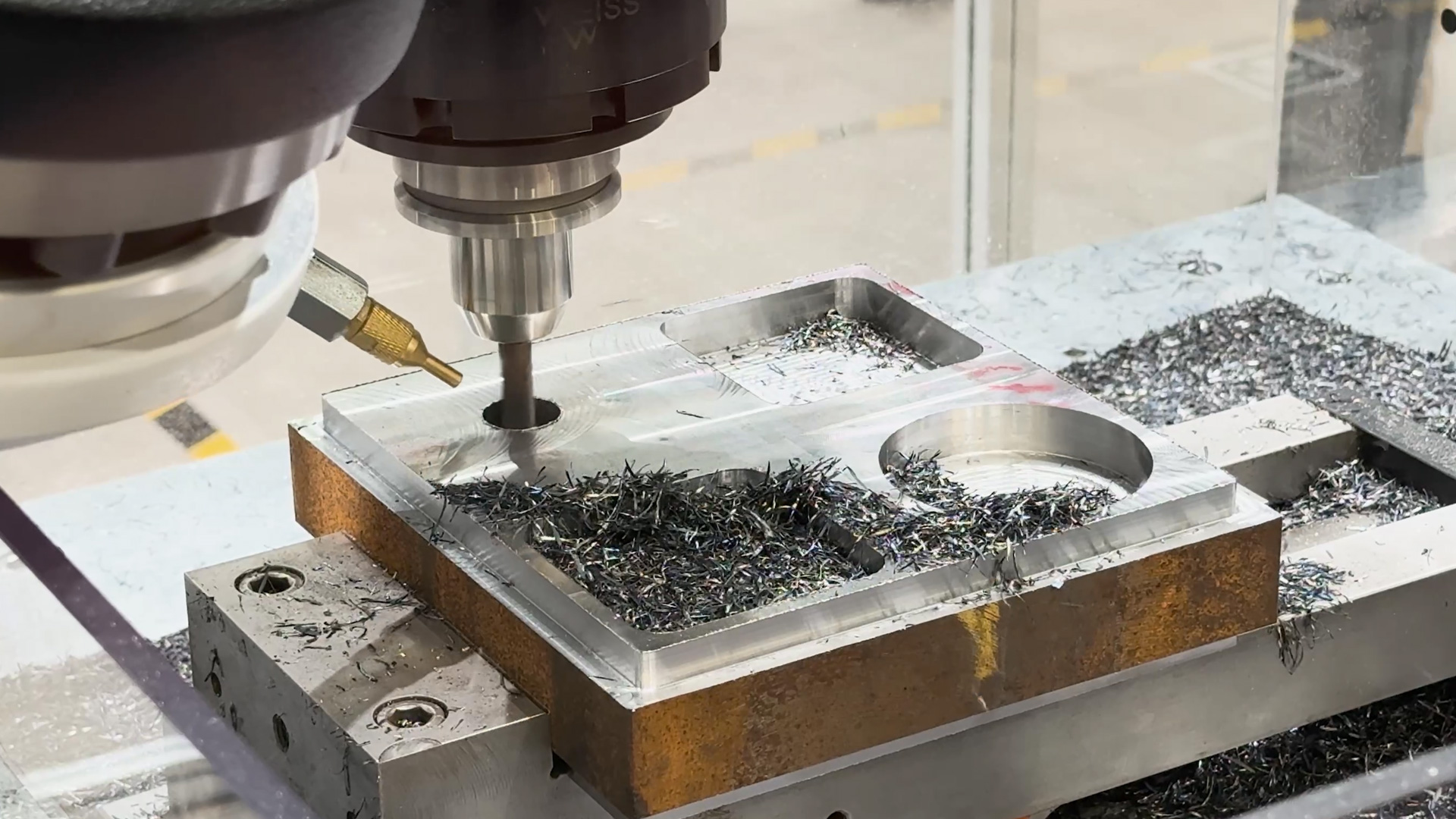 Roboter CNC Steuerung praezise Stahlbearbeitung