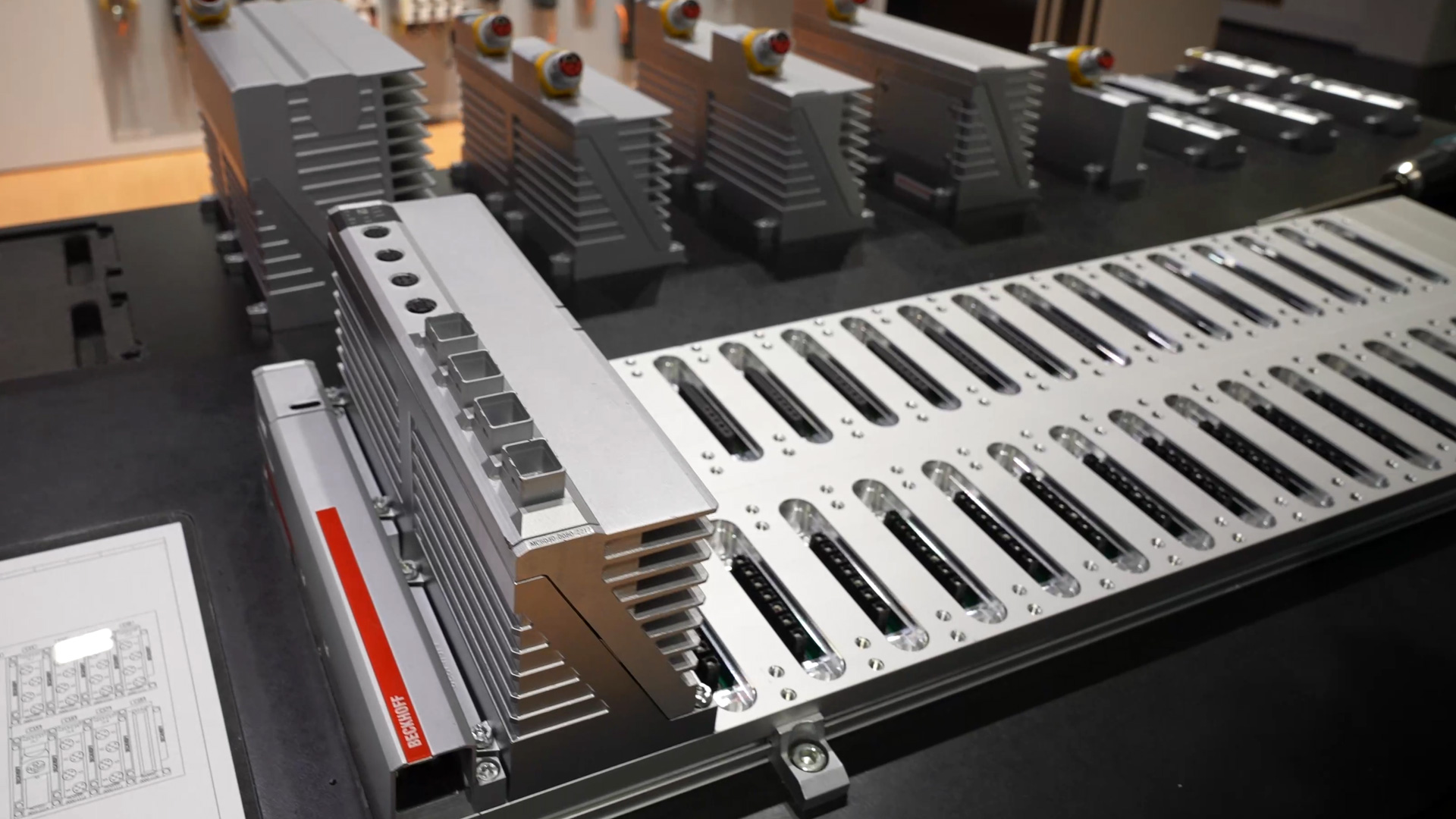 Modulare Backplane statt Verdrahtungsaufwand MX System