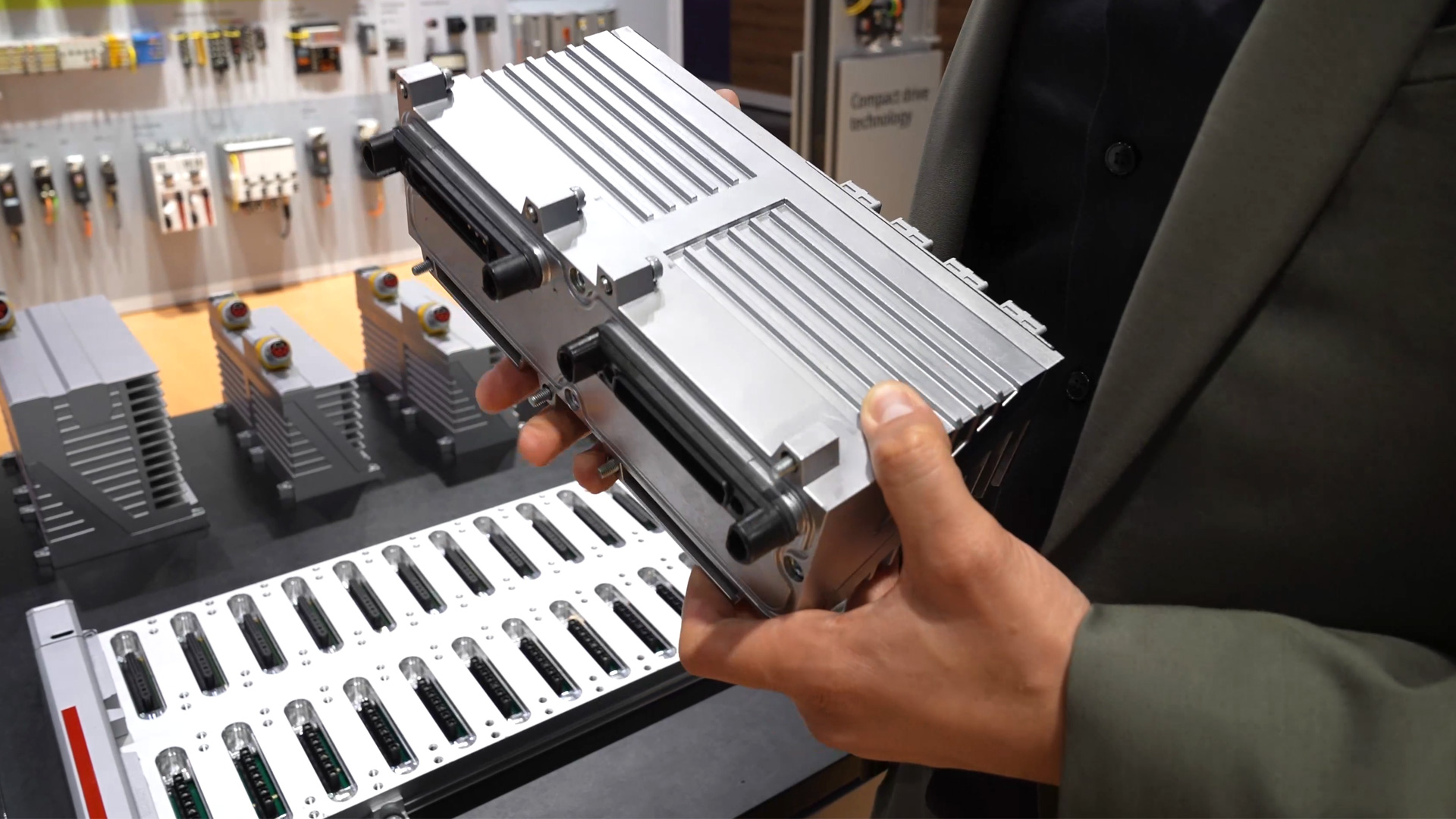 Modulares MX System kann Schaltschrank ersetzen Beckhoff