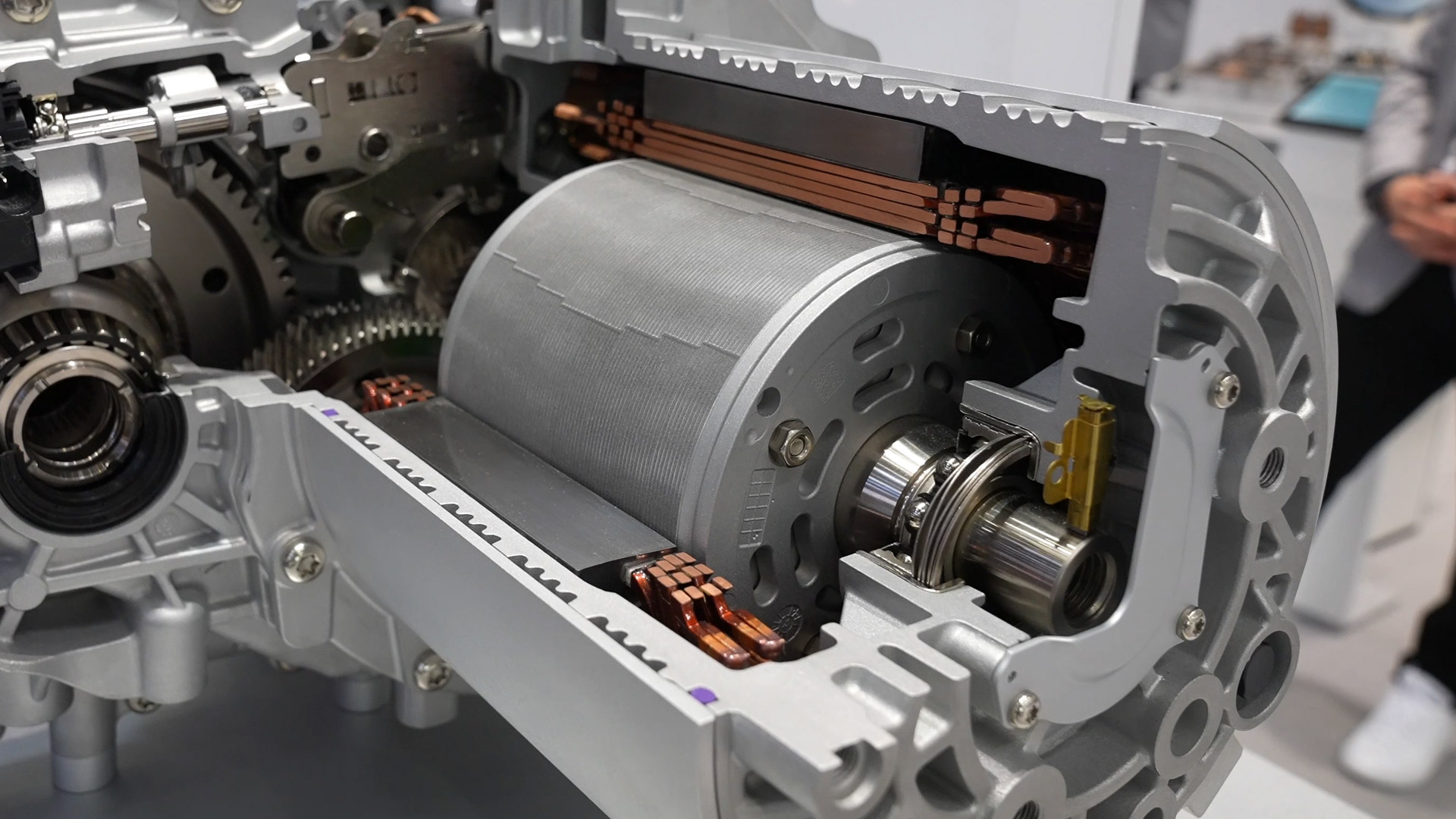 Automobilindustrie Trend Hybridisierung und Weiterentwicklung elektrischer Achsen