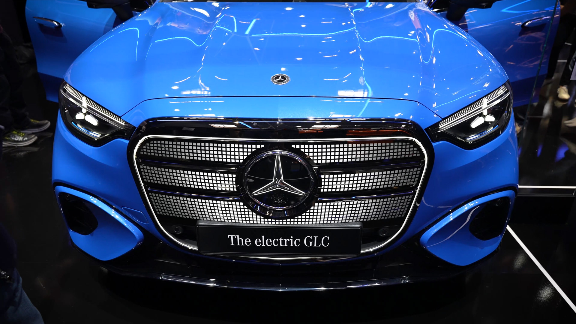 Front Mercedes GLC vollelektrisch mit 942 Leuchtelementen