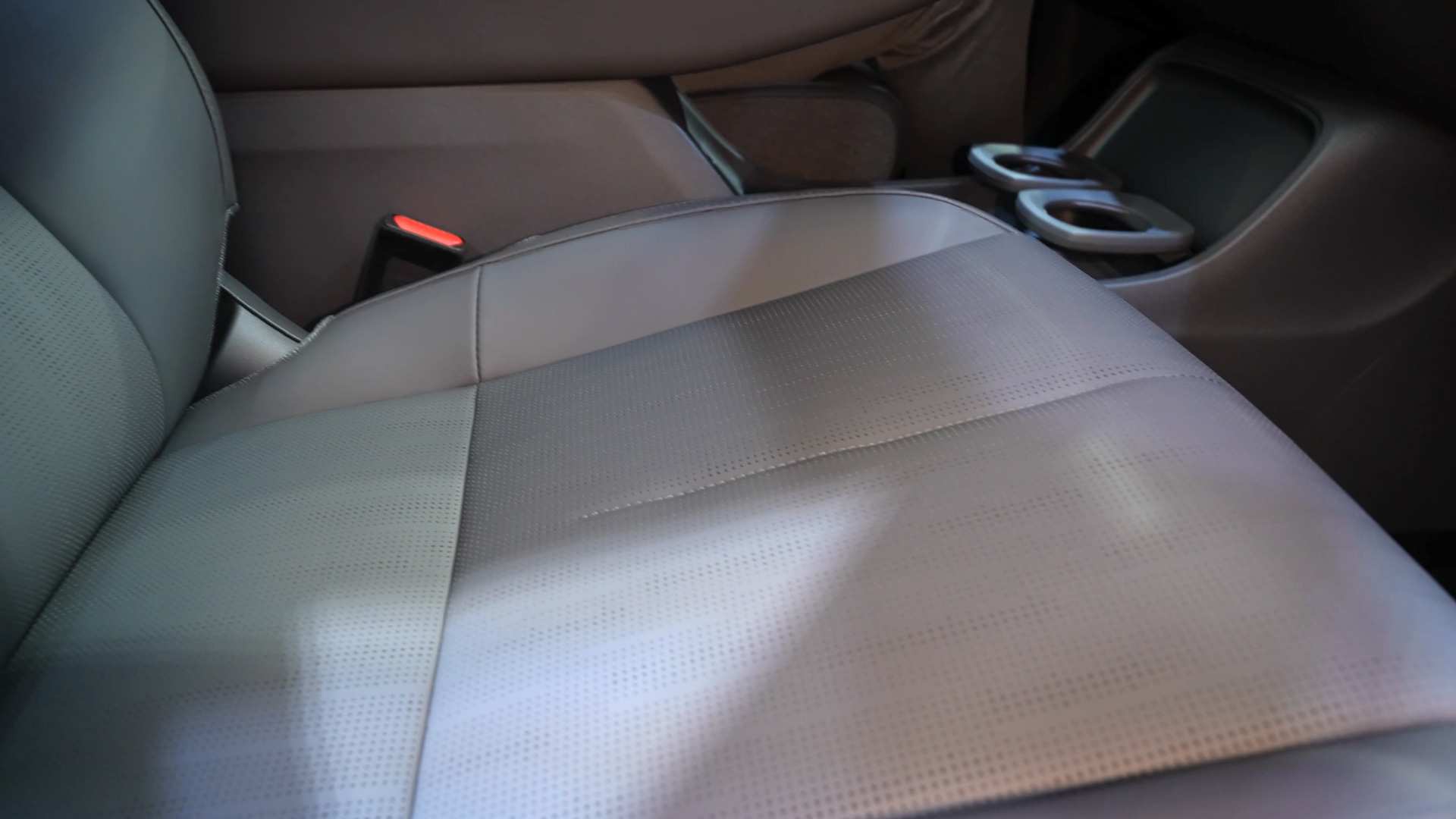 Oekotex zertifiziertes Kunstleder E Auto Leapmotor
