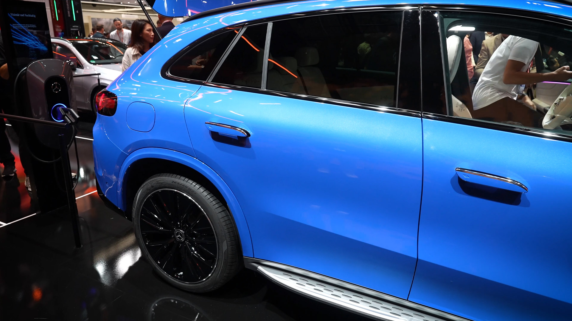 Seitenansicht Mercedes GLC vollelektrisch