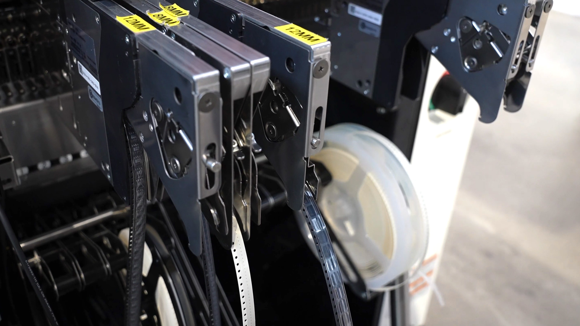 Elektronikfertigung splicingfreie Rollenwechsel SMT Linien