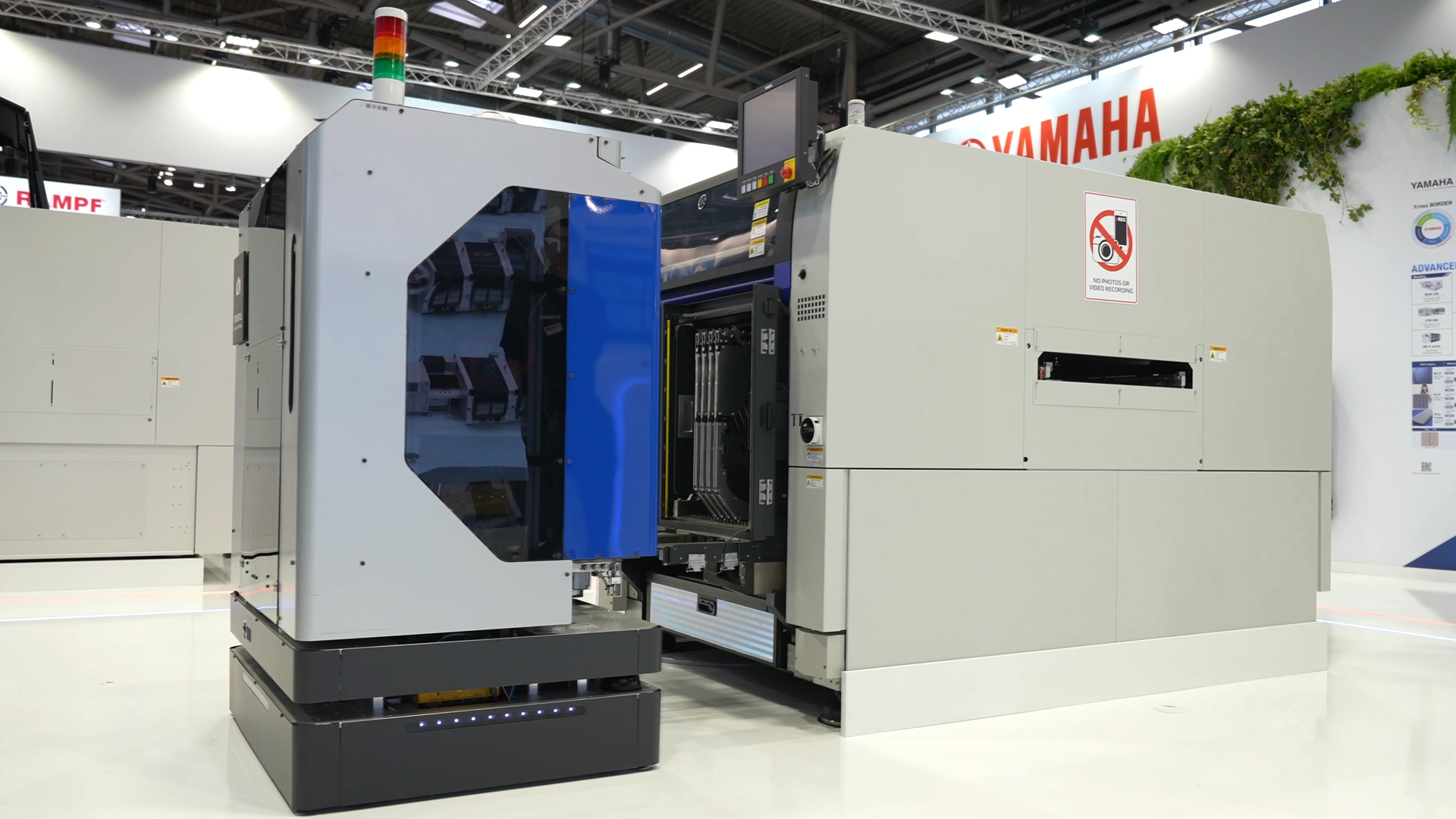 Yamaha YRM20 SMT Zufuhr mit automatisiertem Feedersystem