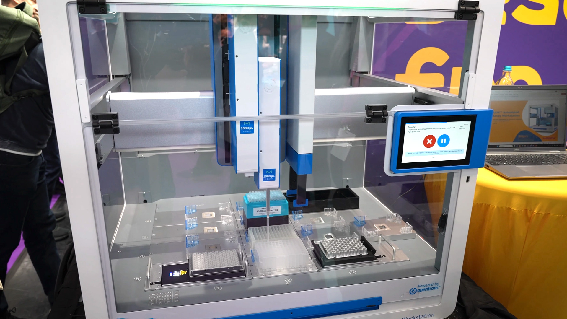 innovativer Pipetierroboter von Merck auf der Analytica Muenchen