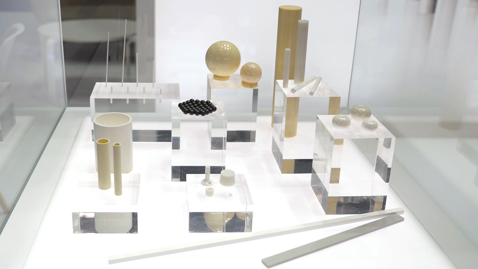 Hueftgelenkskugeln und Keramikimplantate