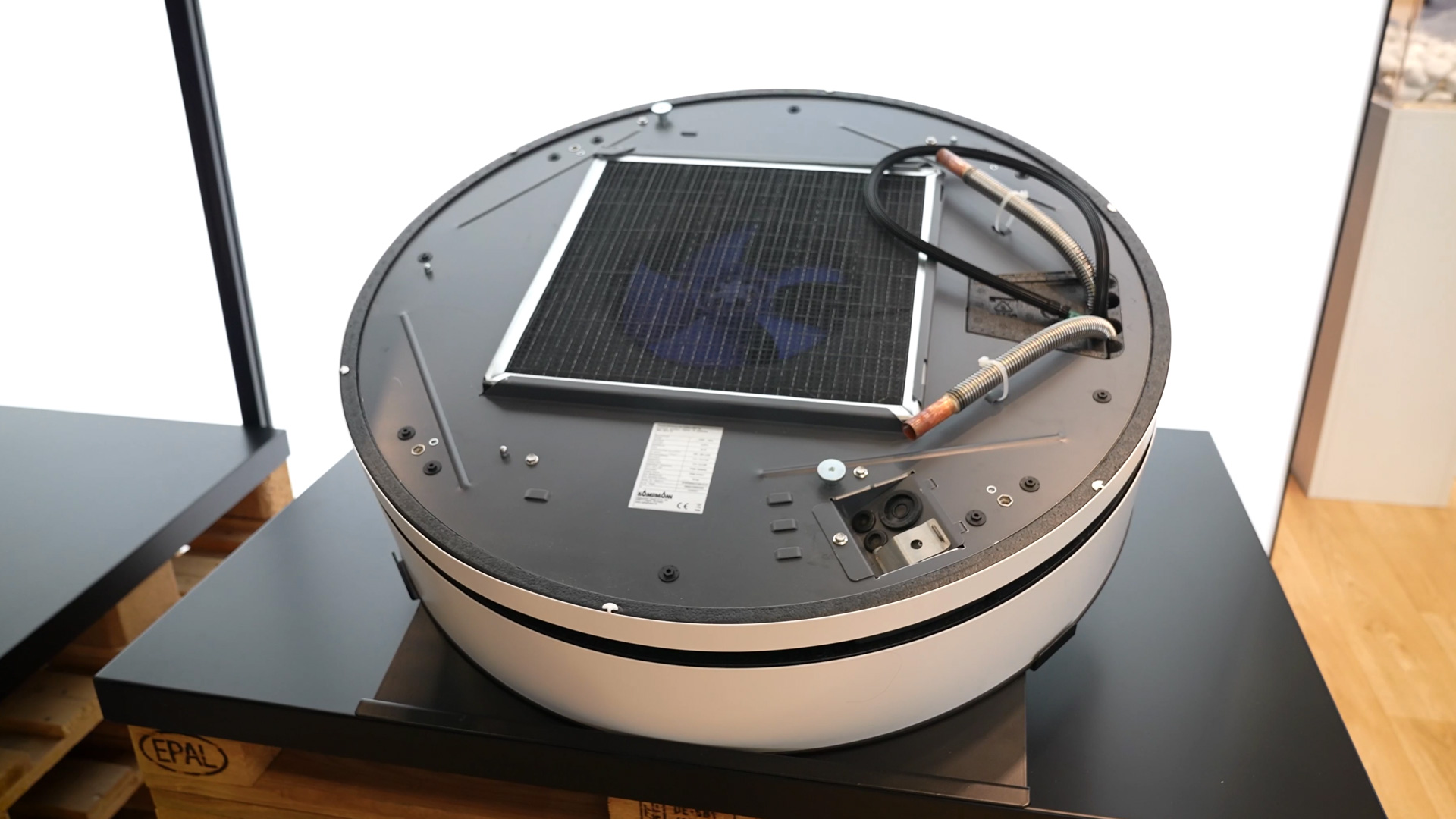 Ventilblock Kondensatpumpe und Regelung in Klimaanlagen Gehäuse integriert
