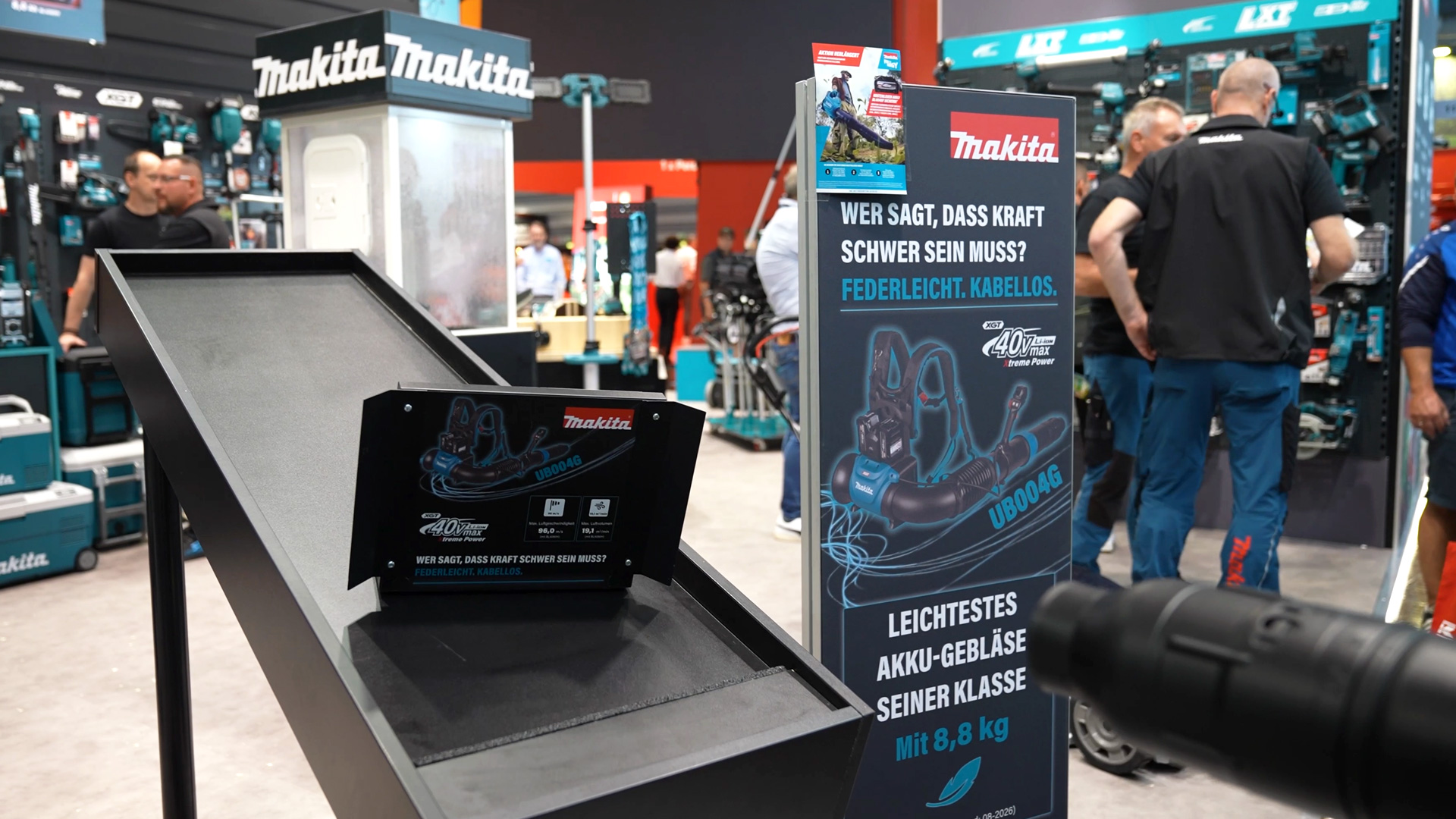 Akku Laubblaeser mit maximaler Luftleistung