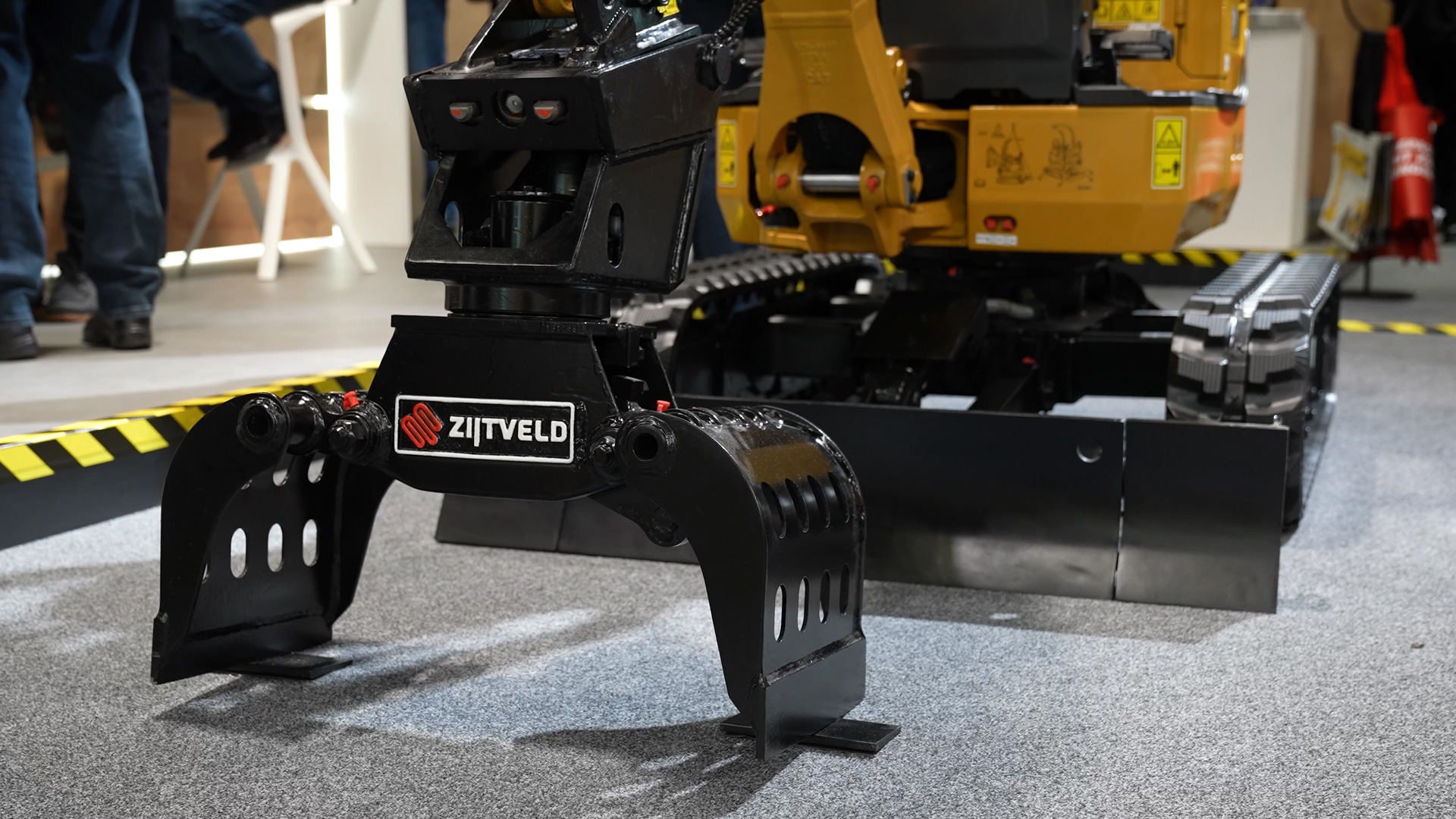 Caterpillar Minibagger fuer Erdarbeiten mit zusaetzlichen Hydraulikoptionen